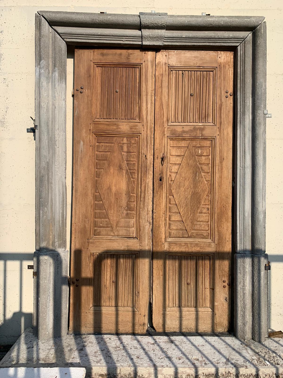 Ähnliche Eingangsfassaden Portale n.2, geschnitzt aus künstlichem Stein, Italien im Angebot 3