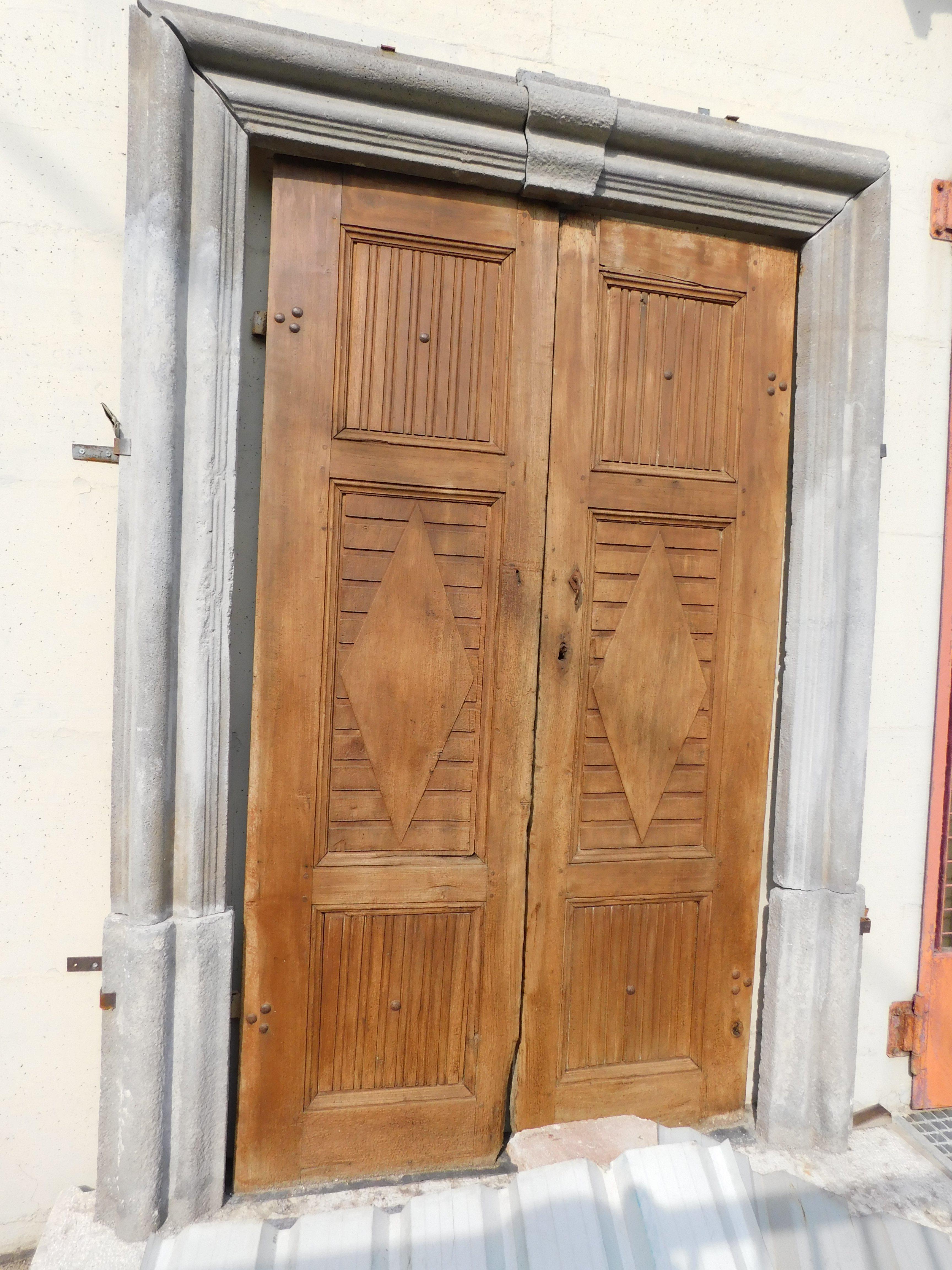 Ähnliche Eingangsfassaden Portale n.2, geschnitzt aus künstlichem Stein, Italien (Italienisch) im Angebot