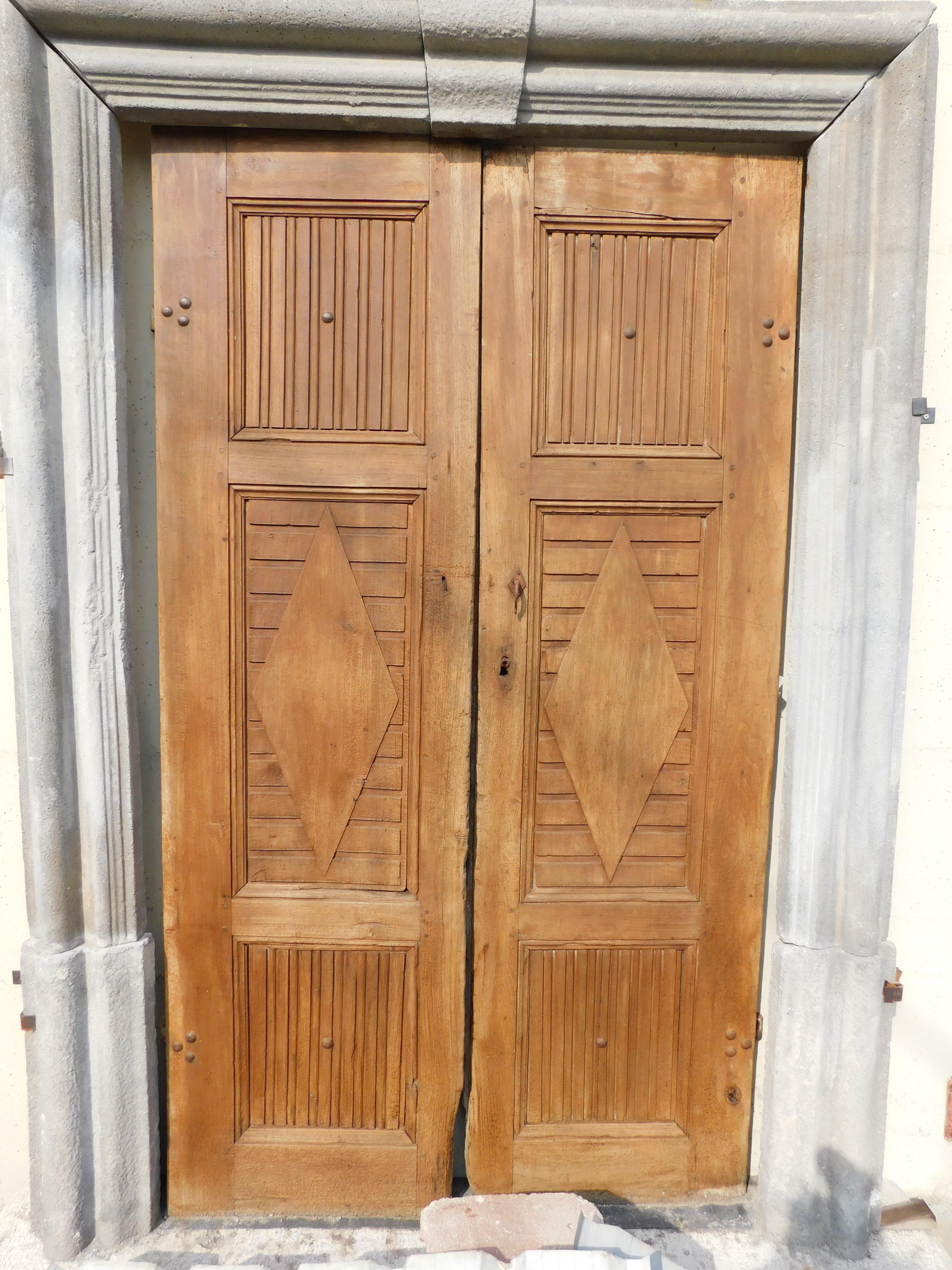Ähnliche Eingangsfassaden Portale n.2, geschnitzt aus künstlichem Stein, Italien (Handgefertigt) im Angebot