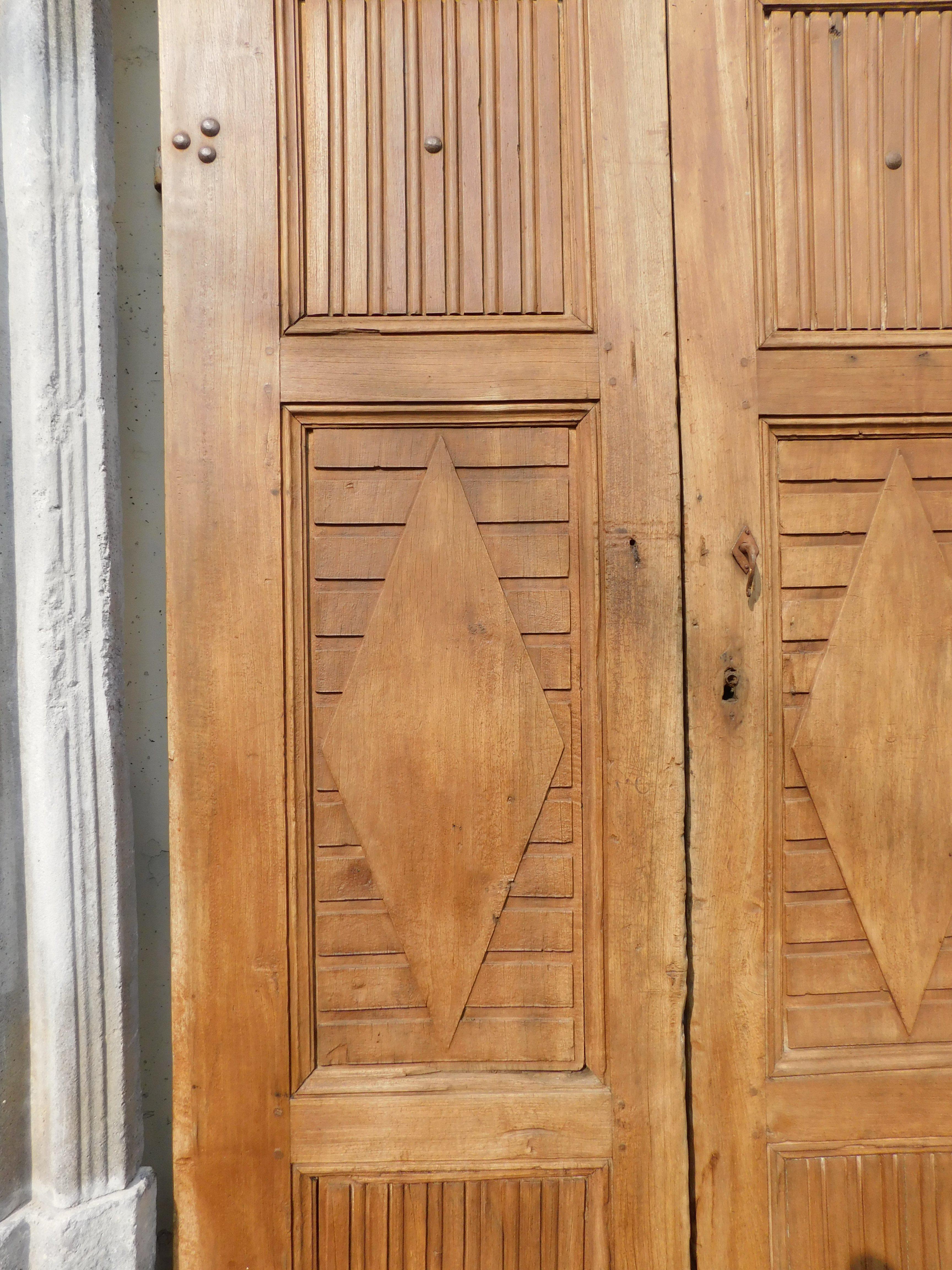 Ähnliche Eingangsfassaden Portale n.2, geschnitzt aus künstlichem Stein, Italien (Beton) im Angebot