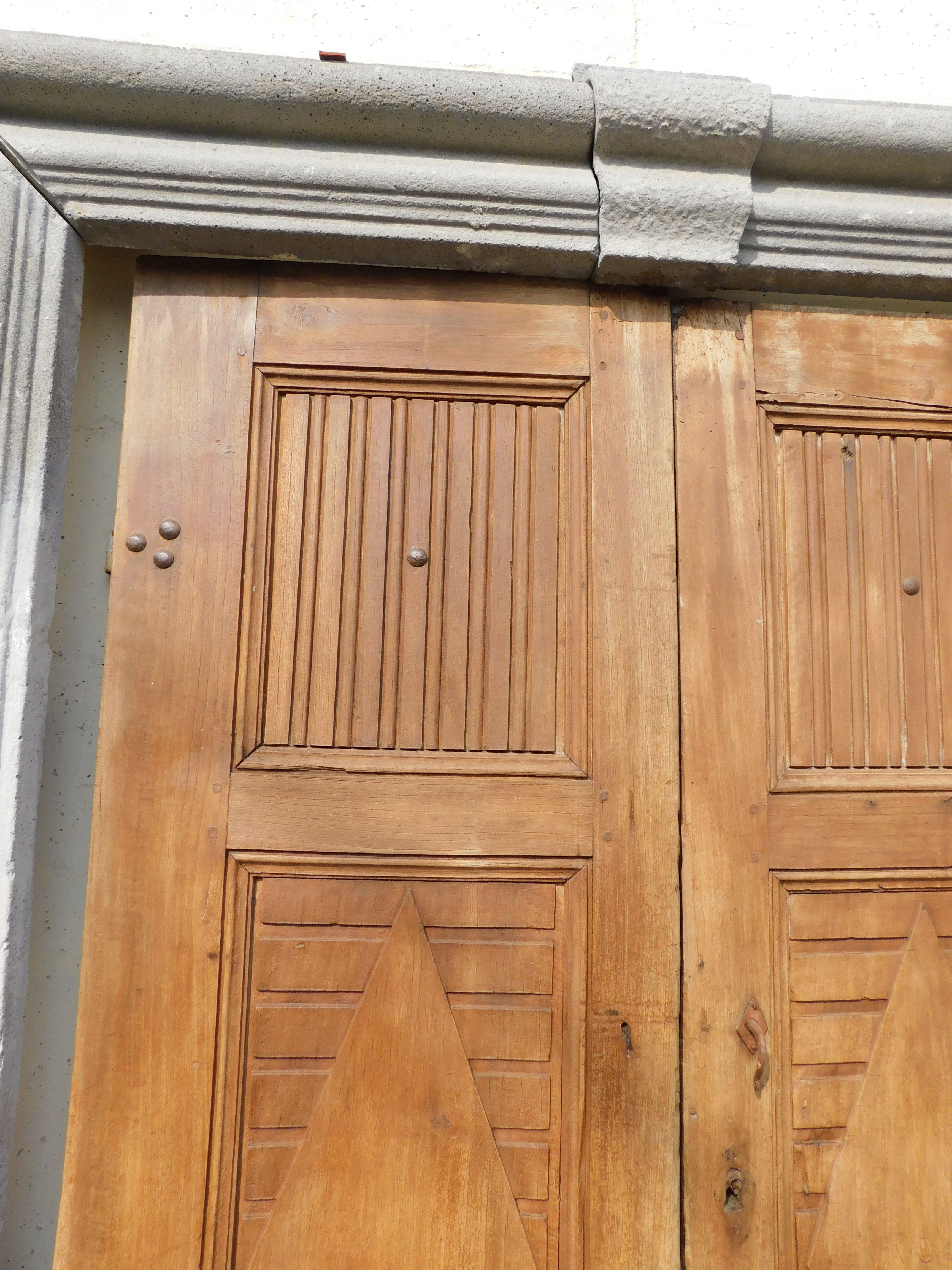 Ähnliche Eingangsfassaden Portale n.2, geschnitzt aus künstlichem Stein, Italien im Angebot 1