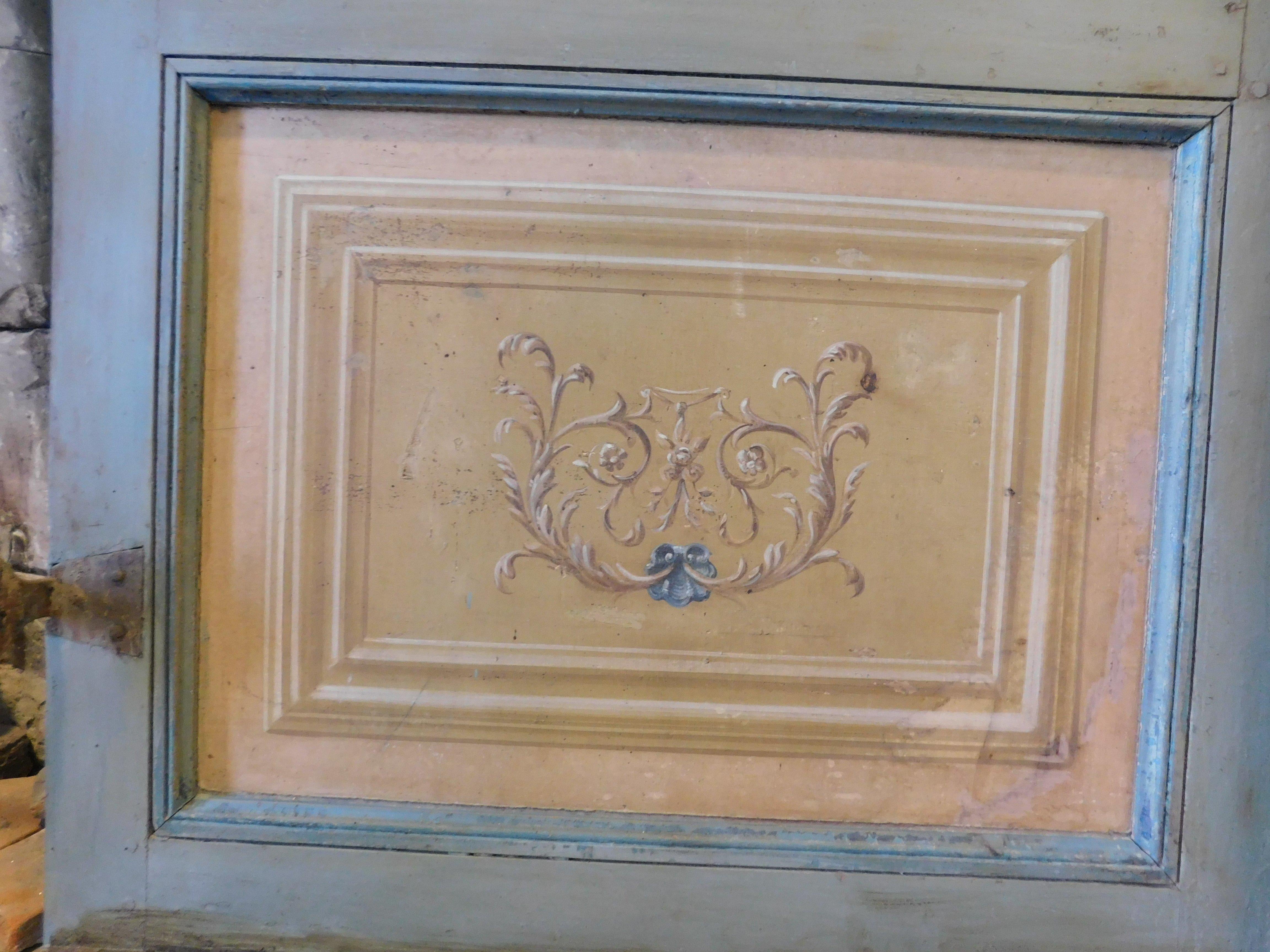 N.2 puertas de una hoja, con paneles lacados y pintados, sin marco, Italia 2