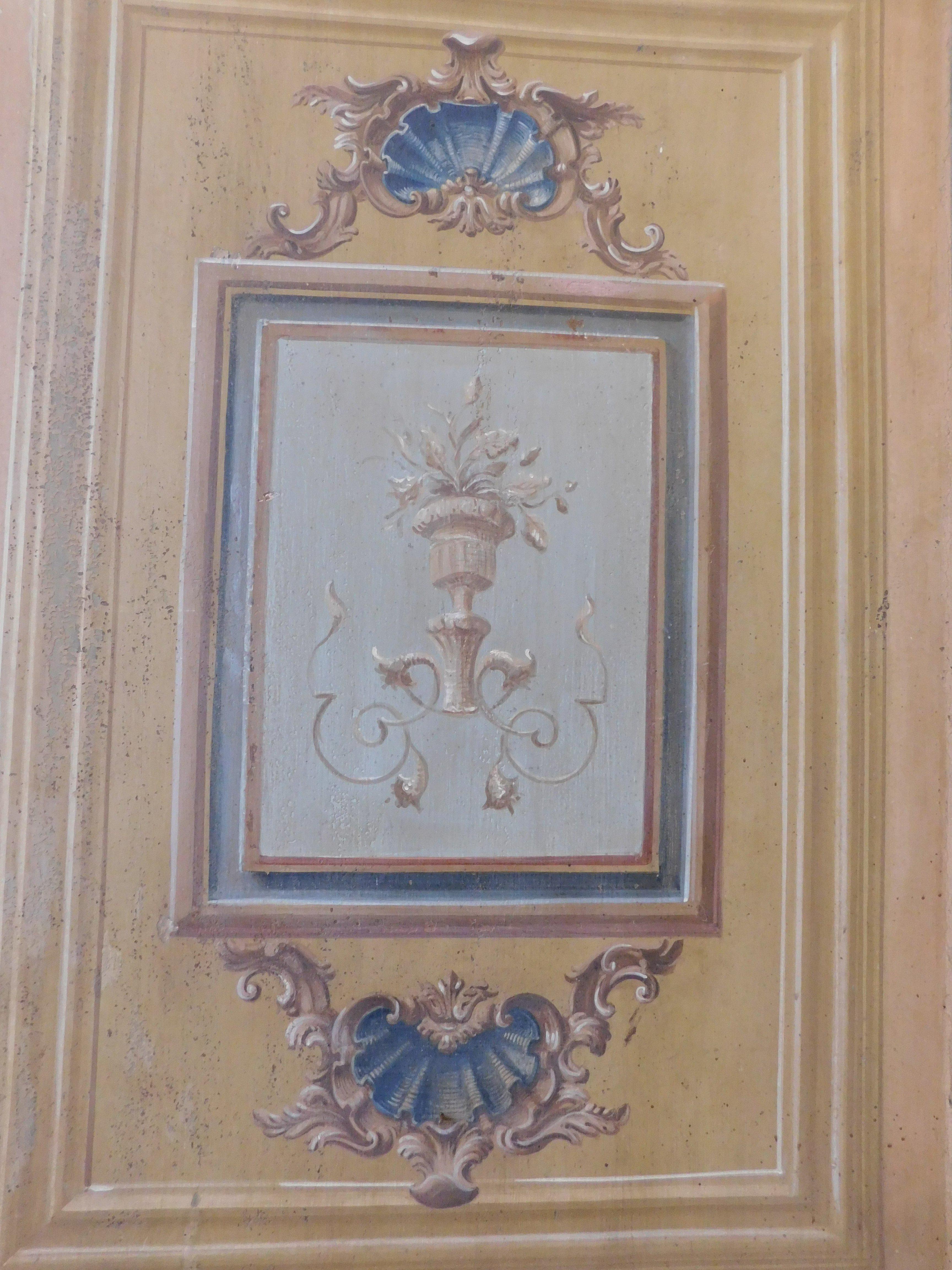 N.2 puertas de una hoja, con paneles lacados y pintados, sin marco, Italia 3
