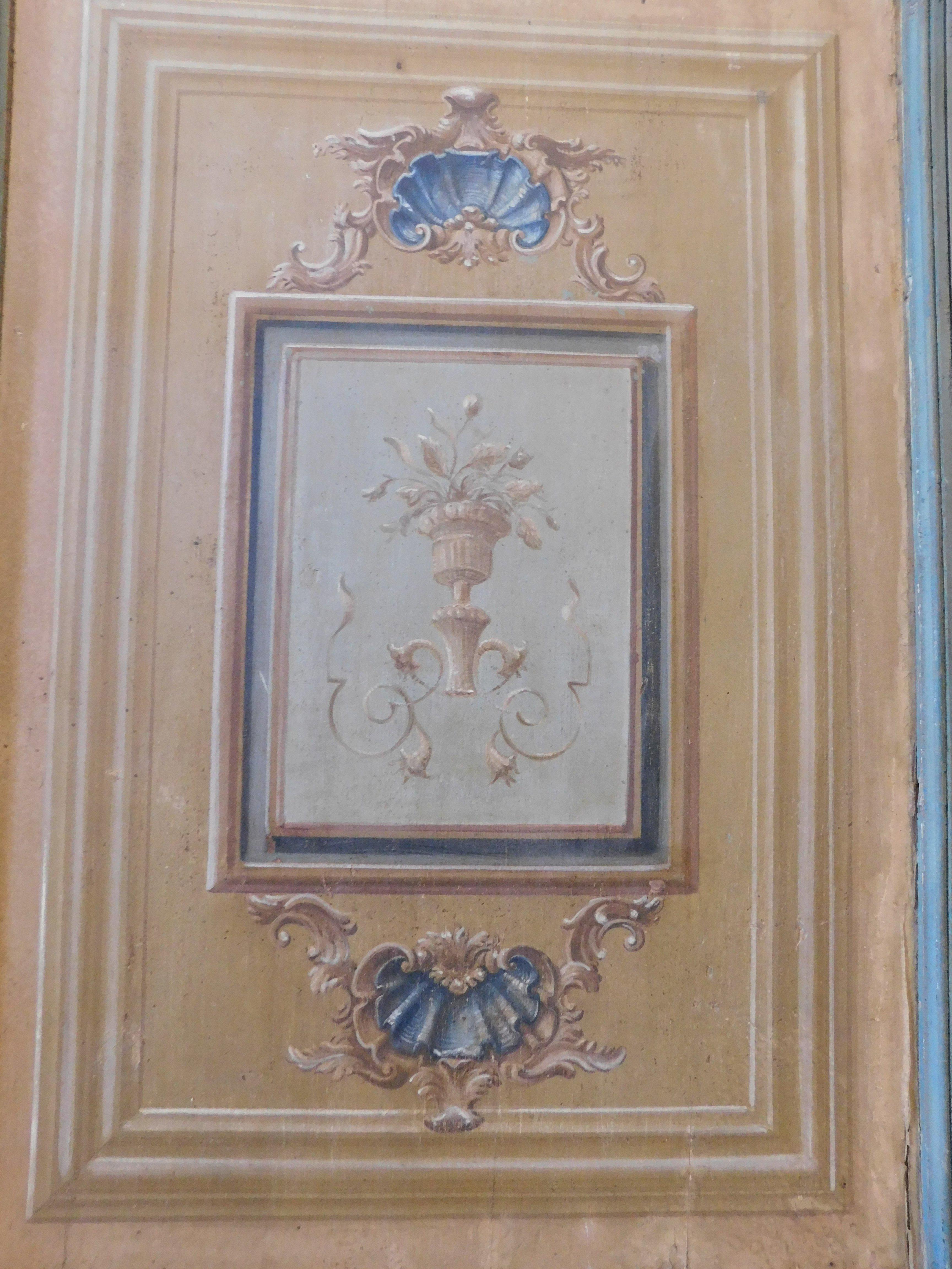 N.2 puertas de una hoja, con paneles lacados y pintados, sin marco, Italia 1