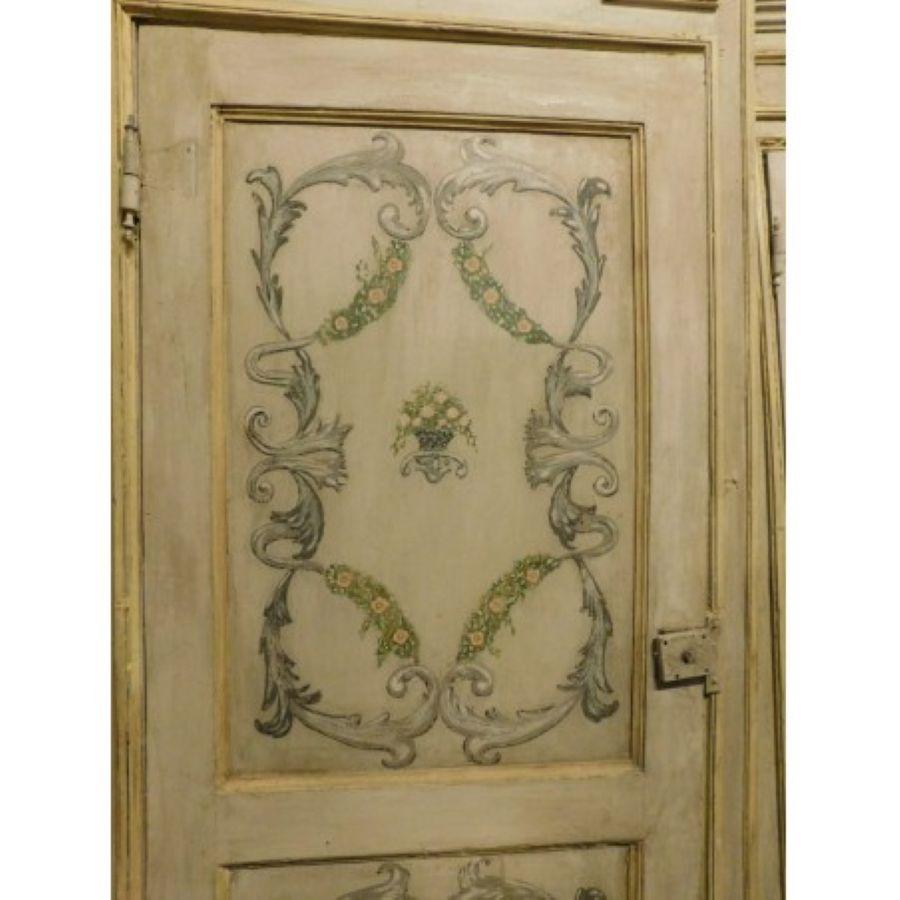 Dipinto a mano N.2 Porte in legno laccato giallo beige con cornice completata, Italia in vendita