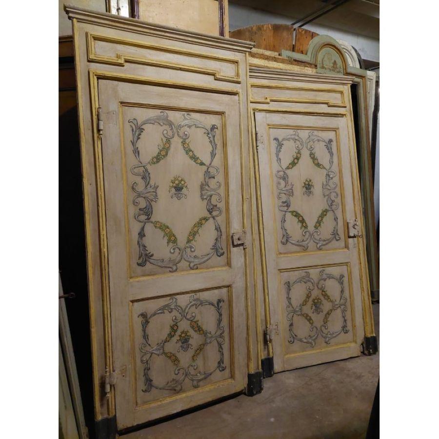 Pioppo N.2 Porte in legno laccato giallo beige con cornice completata, Italia in vendita
