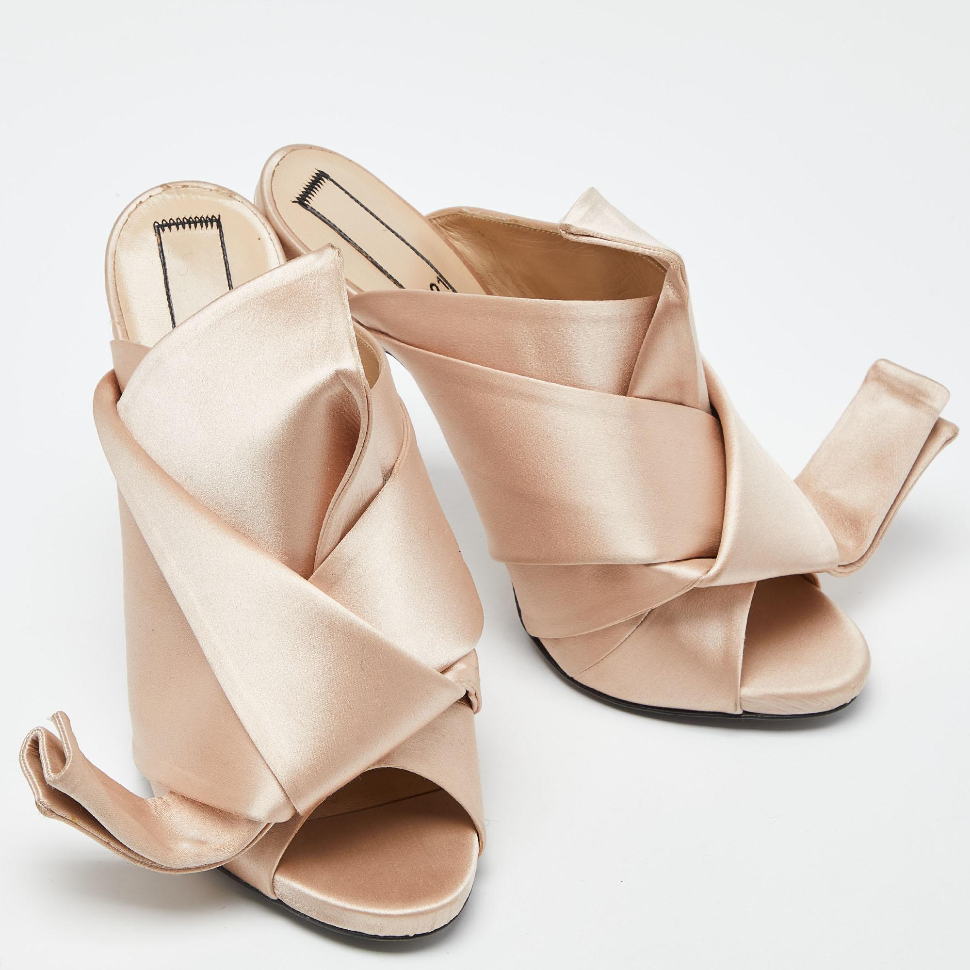 N°21 Mules Ronny in raso plissettato beige taglia 39 In condizioni buone a Dubai, Al Qouz 2