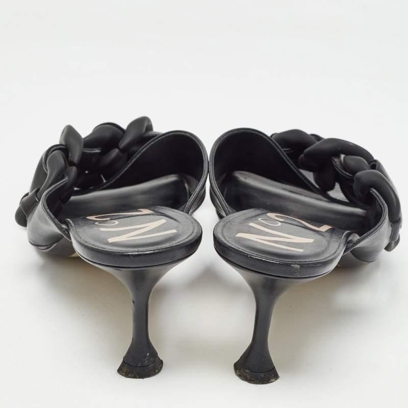 N°21 Schwarz Leder Kette Detail Slide Sandalen Größe 41 im Angebot 1