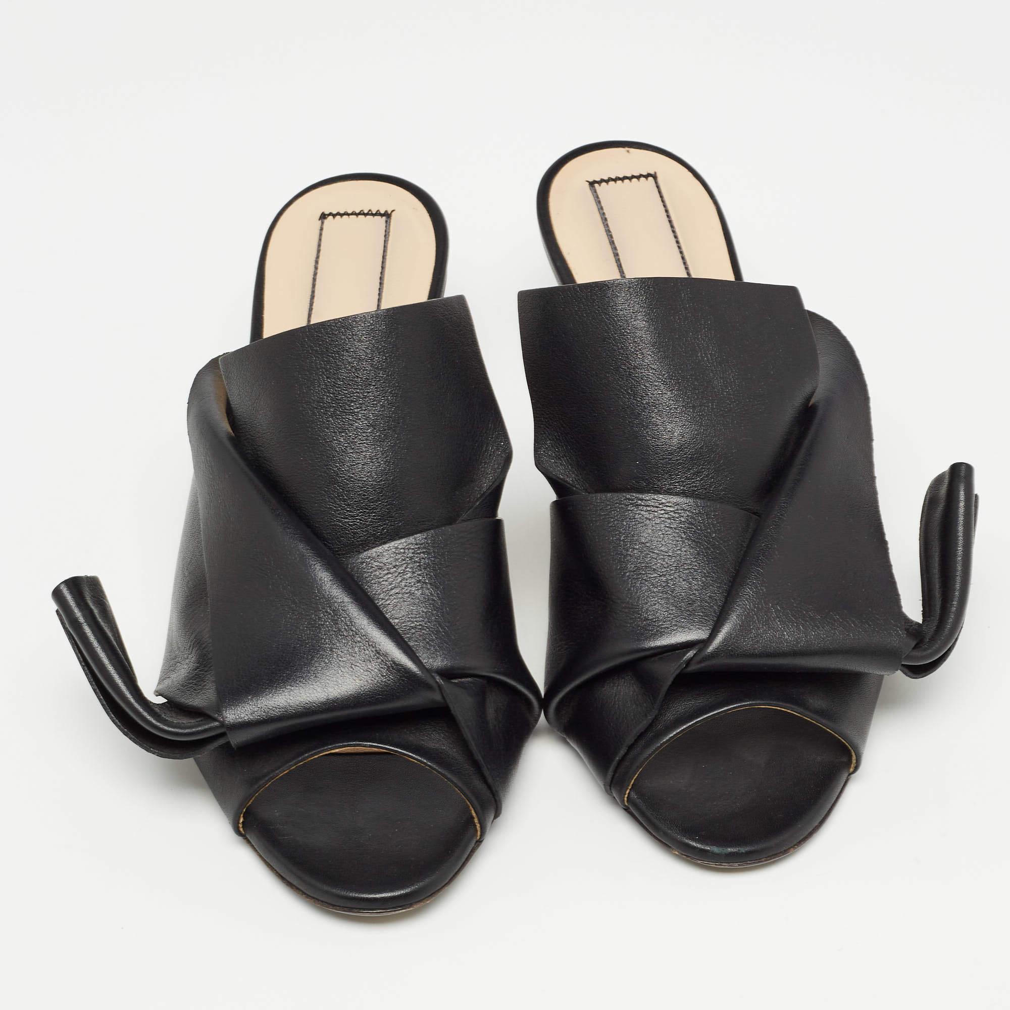 N21 Black Leather Knot Slide Sandals Size 37 In Good Condition For Sale In Dubai, Al Qouz 2