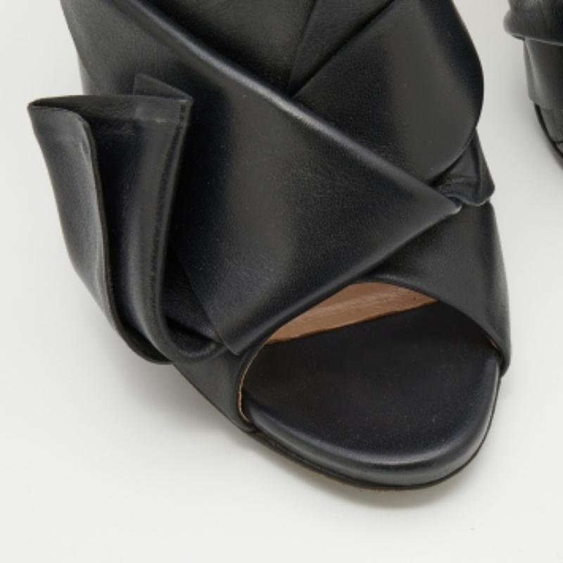 N°21 Black Leather Ronny Pleated Open Toe Mules Size 39 For Sale 1