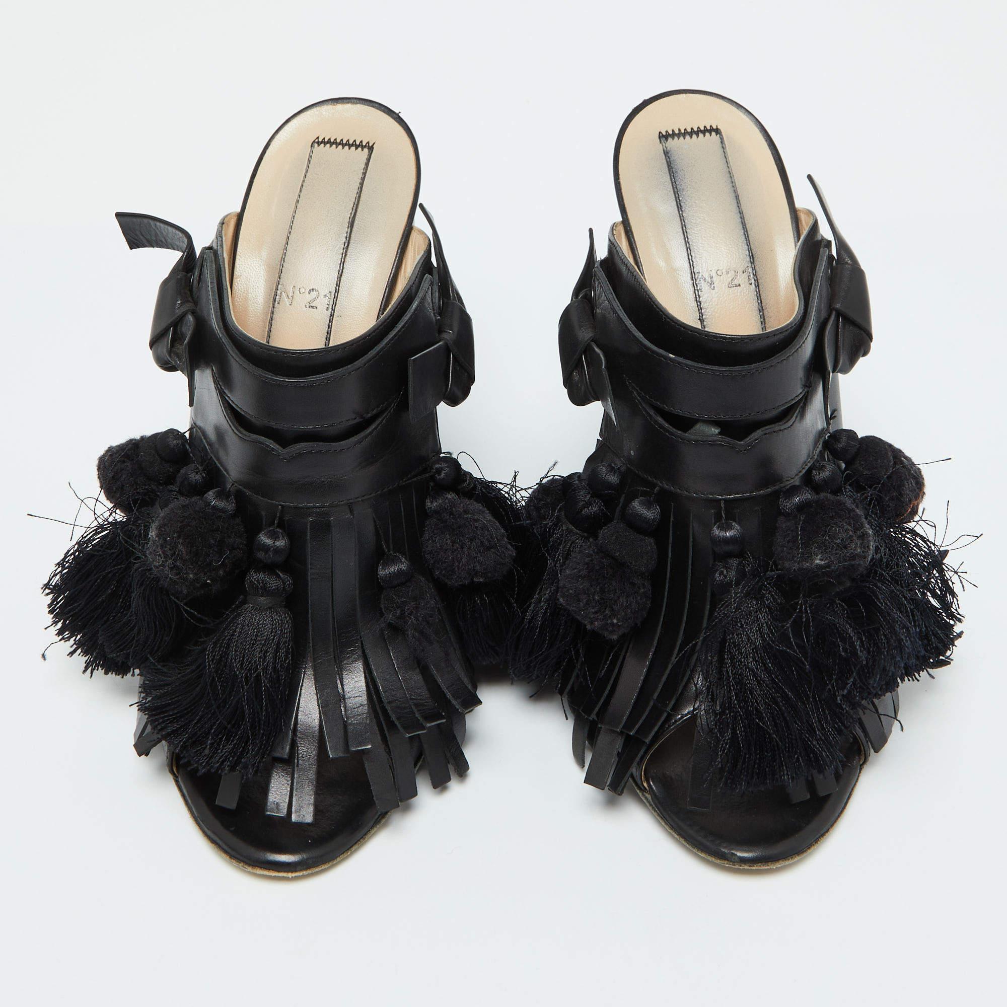 N°21 Mules de cuero negro con borla y flecos y tacón bloqueado Talla 40 Negro en venta