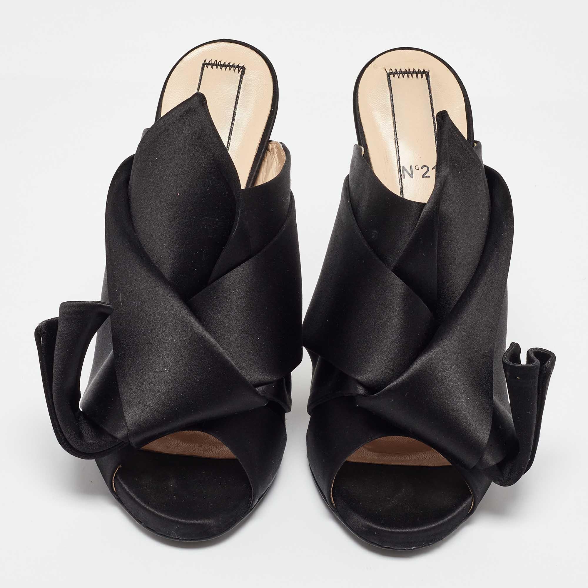 Noir N21 Satin noir Raso Knot Open Toe Mules Size 40 en vente