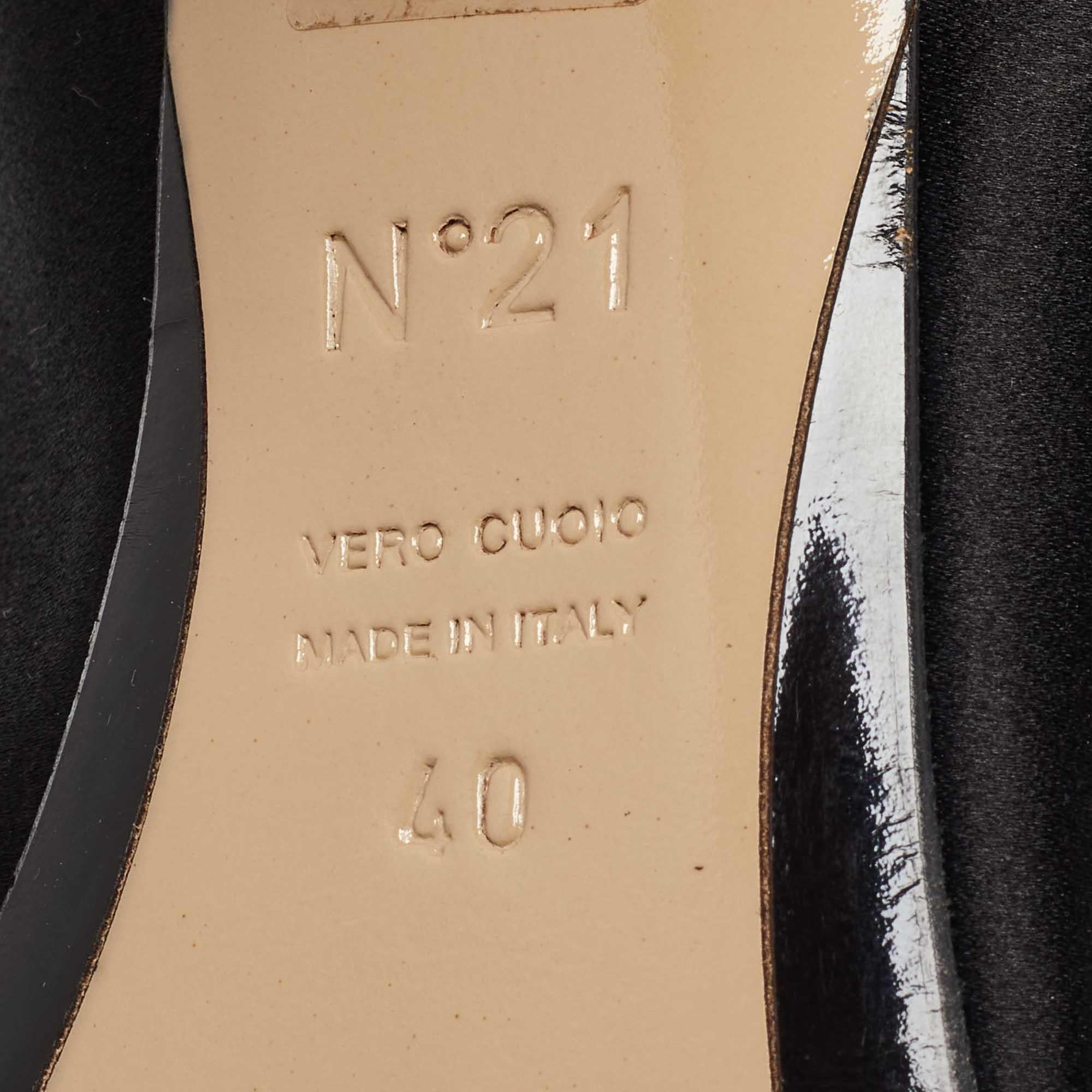 N21 Satin noir Raso Knot Open Toe Mules Size 40 en vente 2