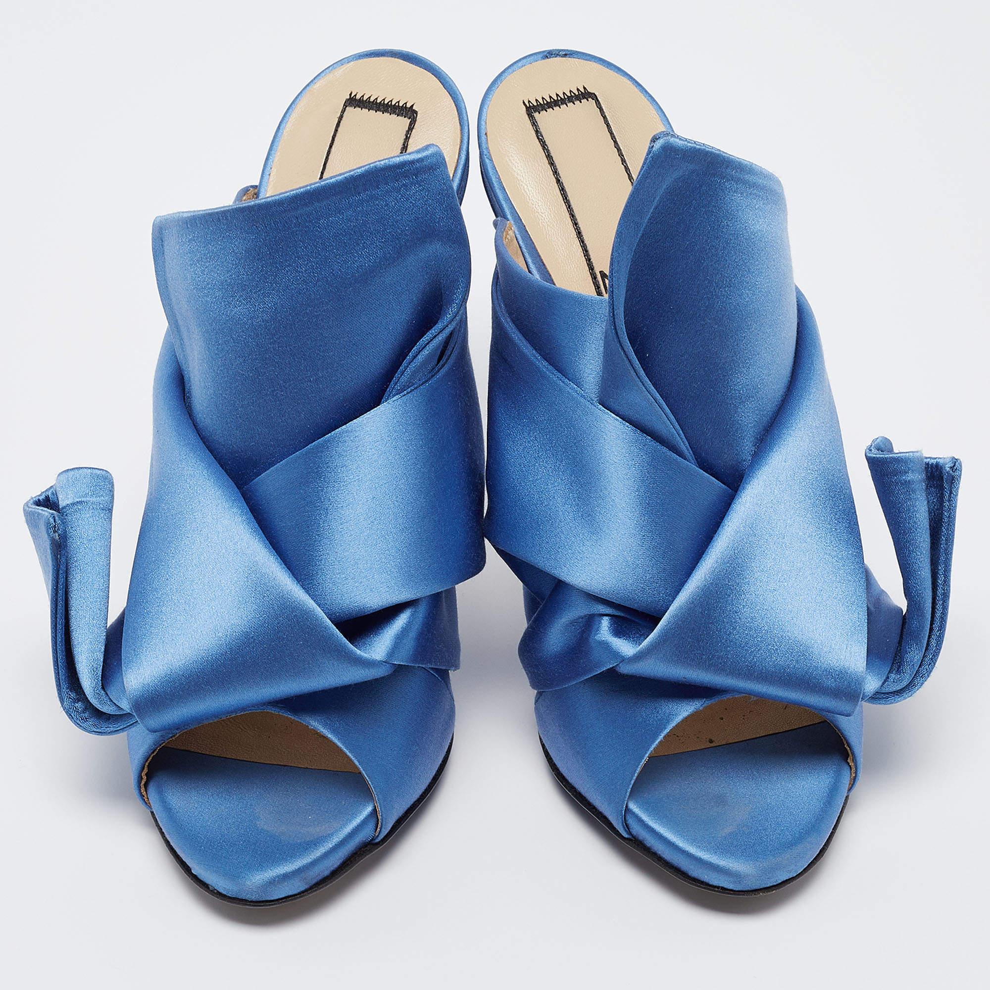 N°21 Blau Satin Ronny Pantolette Sandalen Größe 37 im Zustand „Gut“ im Angebot in Dubai, Al Qouz 2