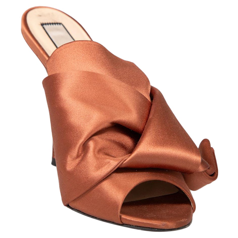 N°21 Mules marron avec détails plissés Taille IT 37