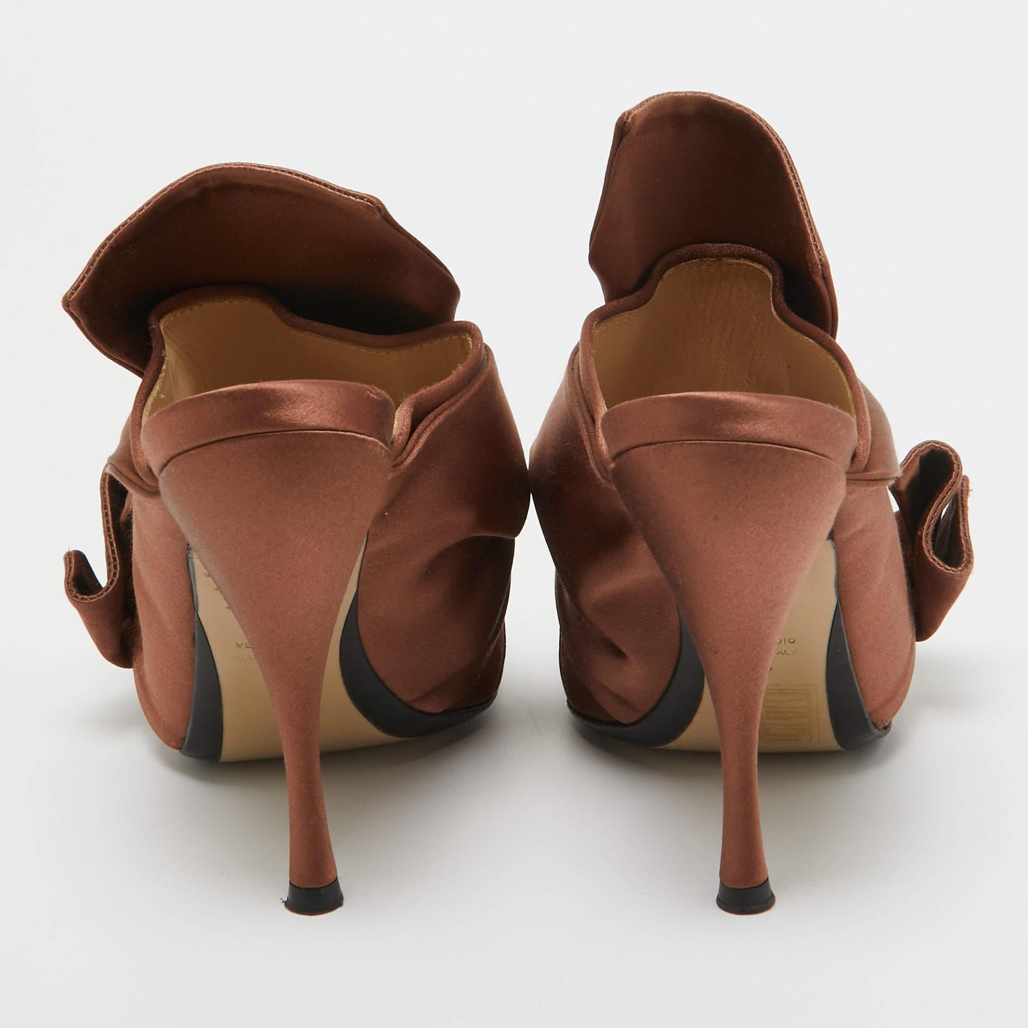 N°21 Mules con nodo Raso Marrone Taglia 37 in vendita 1