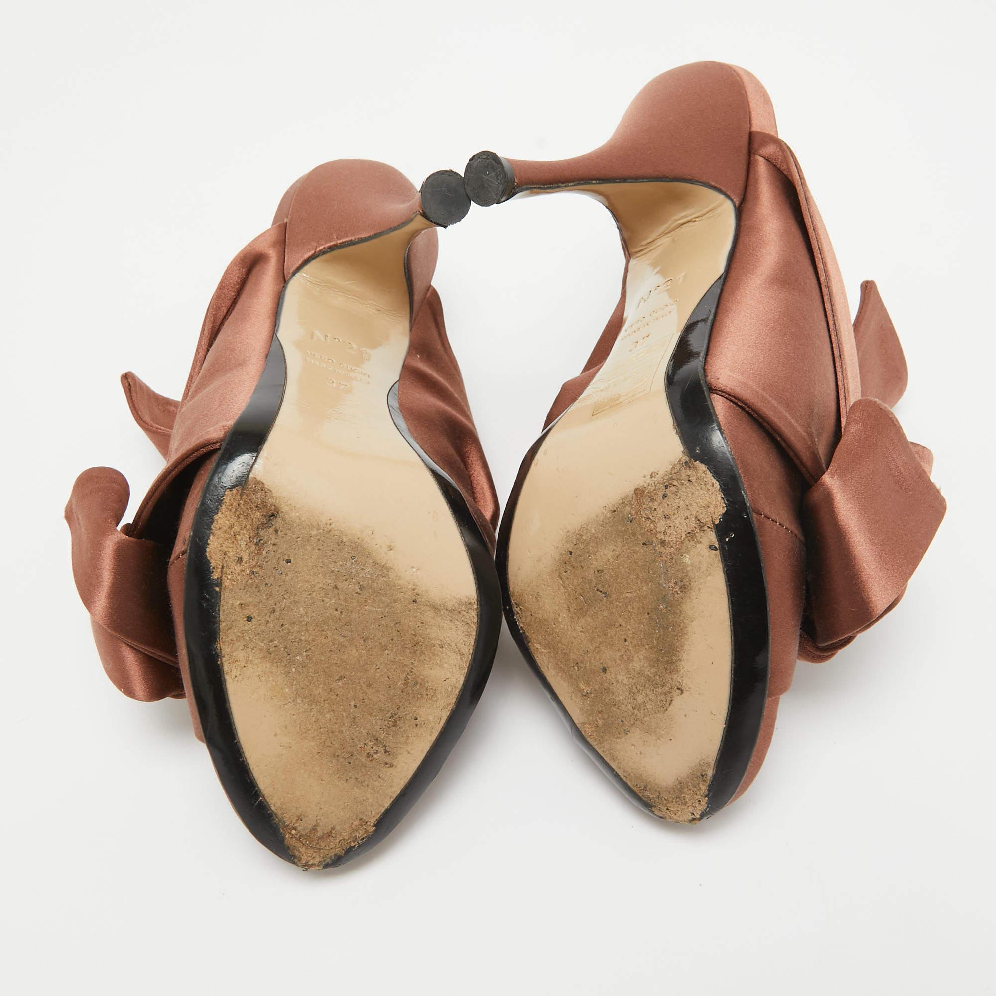 N°21 Mules con nodo Raso Marrone Taglia 37 in vendita 2