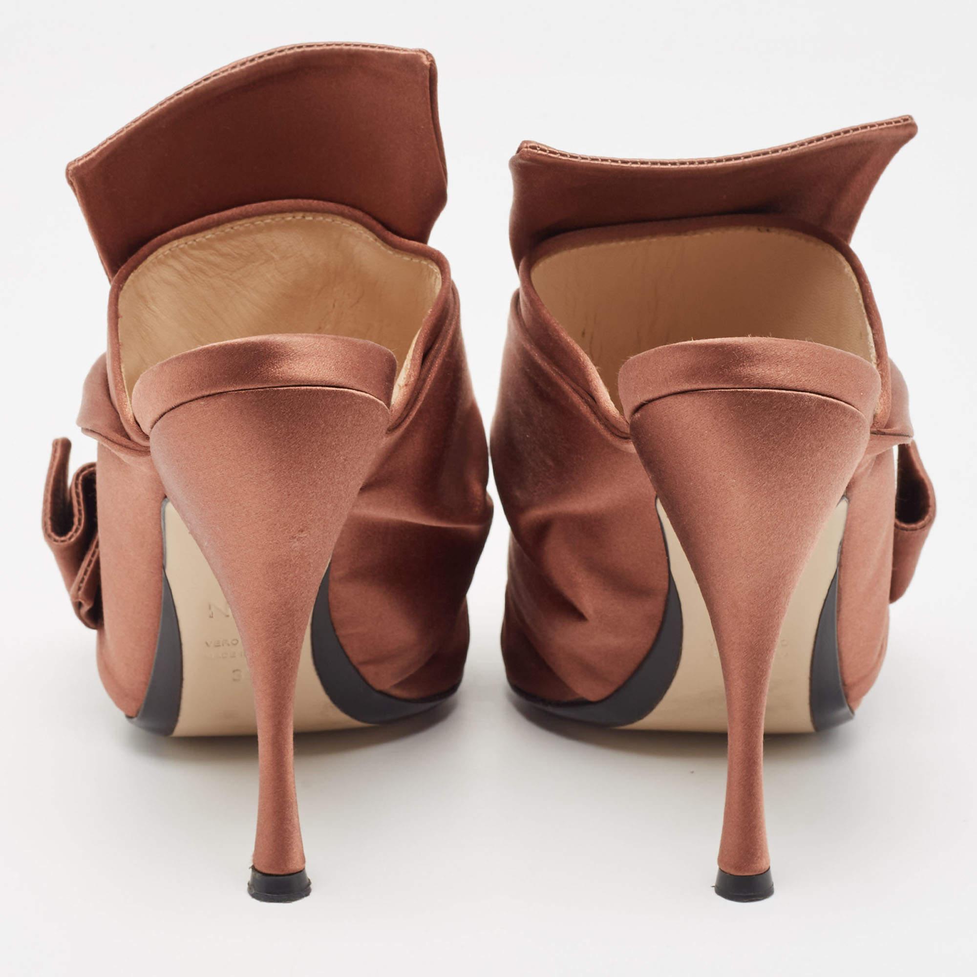 Donna N°21 Raso marrone Raso Knot Peep Toe Mules Taglia 39 in vendita