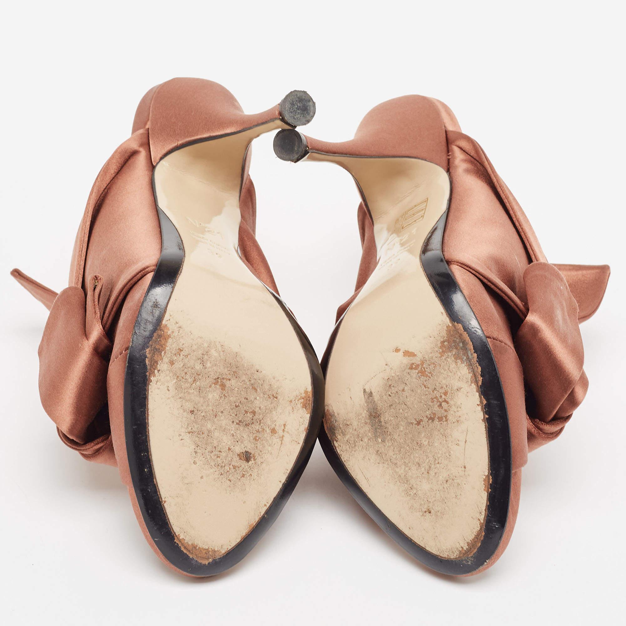 N°21 Raso marrone Raso Knot Peep Toe Mules Taglia 39 in vendita 1