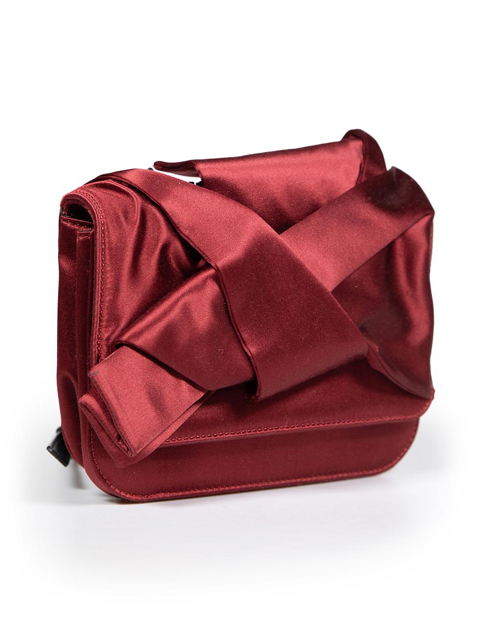 CONDITION is Very good. Minimal wear to bag is evident. Minimal pull to the weave and discolouration on the front flap and right side and scratches to the magnetic button hardware on this used N°21 designer resale item. Comes with dust bag and box.
