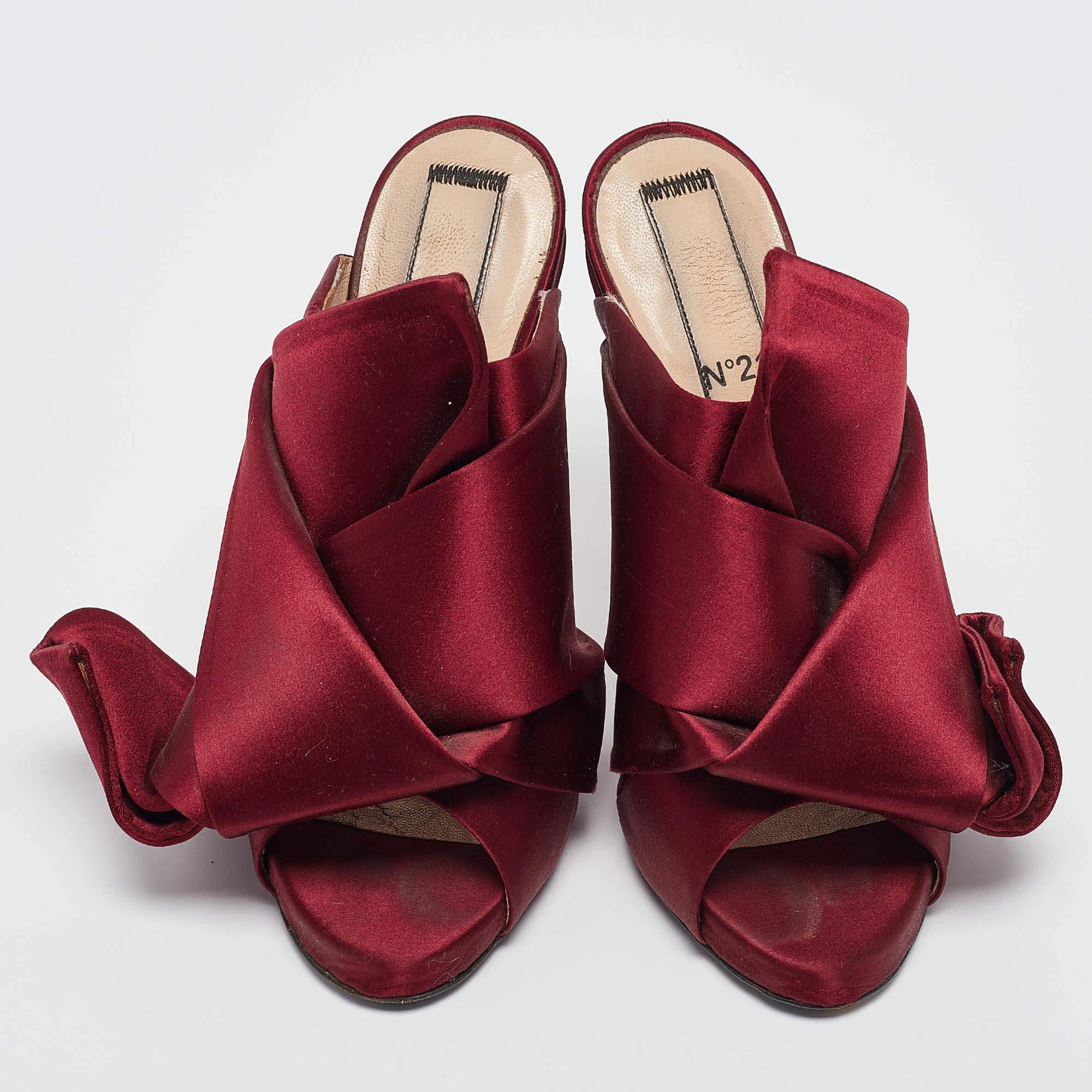 Red N°21 Burgundy Satin Knotted Bow Mules Size 35 For Sale
