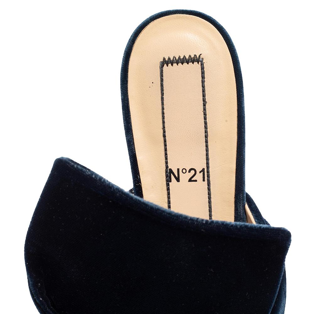 N21 Dark Blue Velvet Knot Flat Mules Size 38 In Good Condition In Dubai, Al Qouz 2
