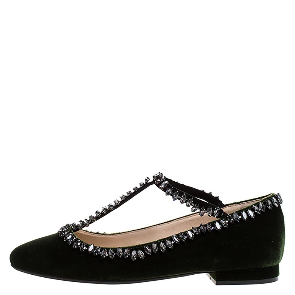 Diese lässigen Flats von N21 sind flippig und stylisch und genau das Richtige für die Fashionista in Ihnen. Diese Samtflats sind ein Muss in Ihrer Schuhsammlung. Mit diesen ledergefütterten Flats sind Sie immer top gestylt. Das Grün dieser