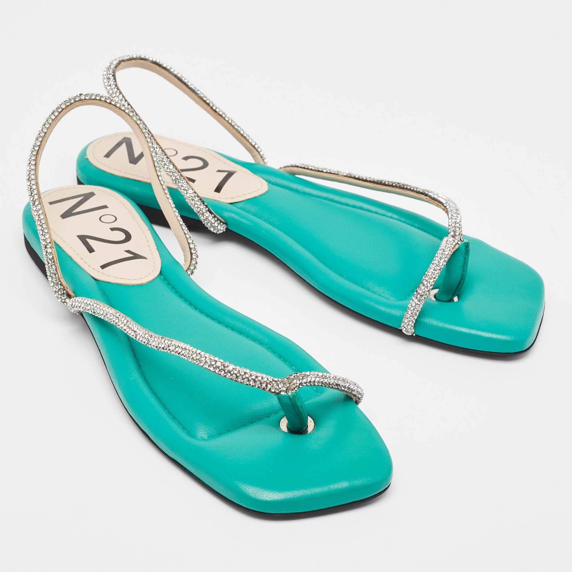 Sandales à bride arrière en cuir vert ornées de cristaux N21, taille 38,5 État moyen - En vente à Dubai, Al Qouz 2
