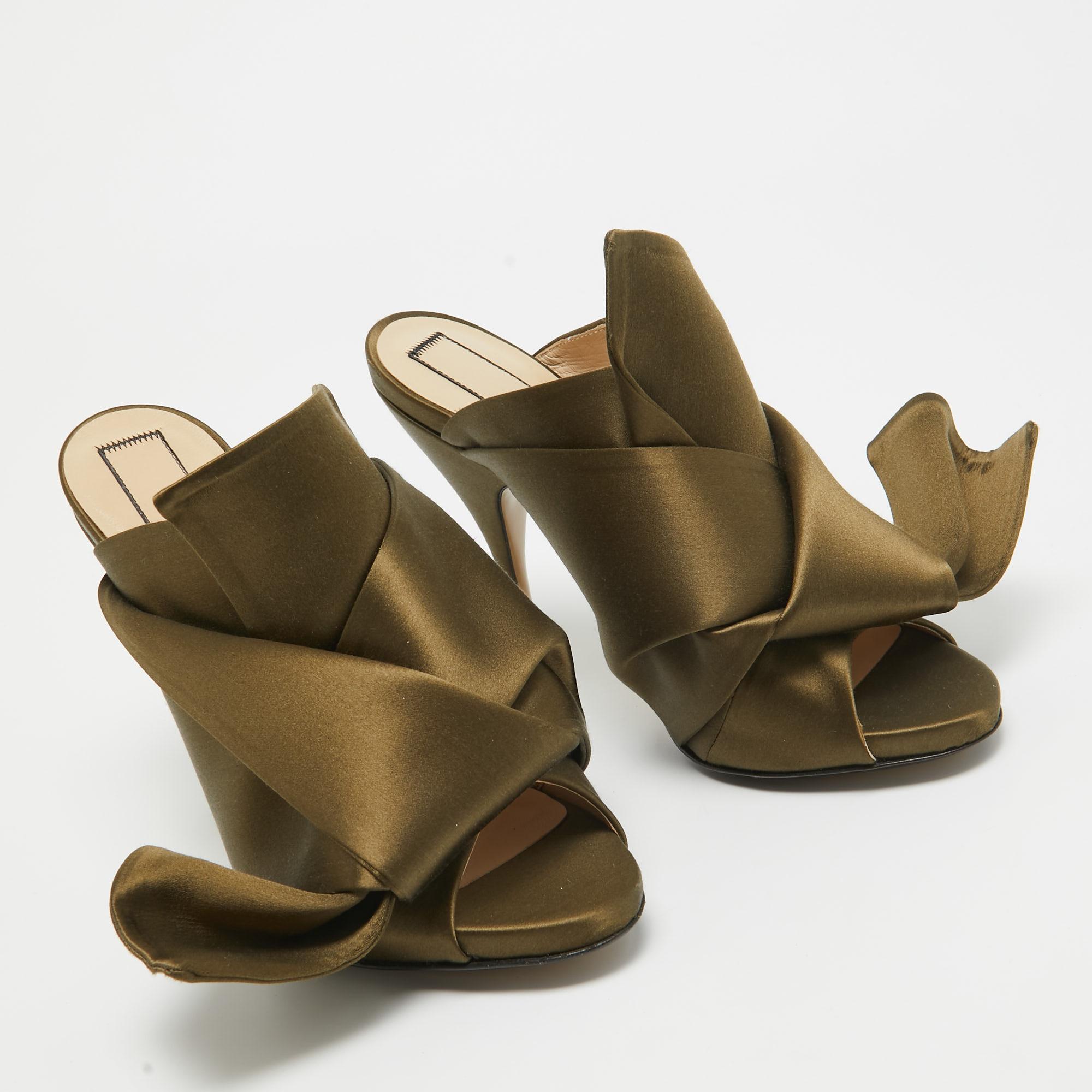 N21 Green Satin Raso Knot Mules Sandals Size 37 In Excellent Condition For Sale In Dubai, Al Qouz 2