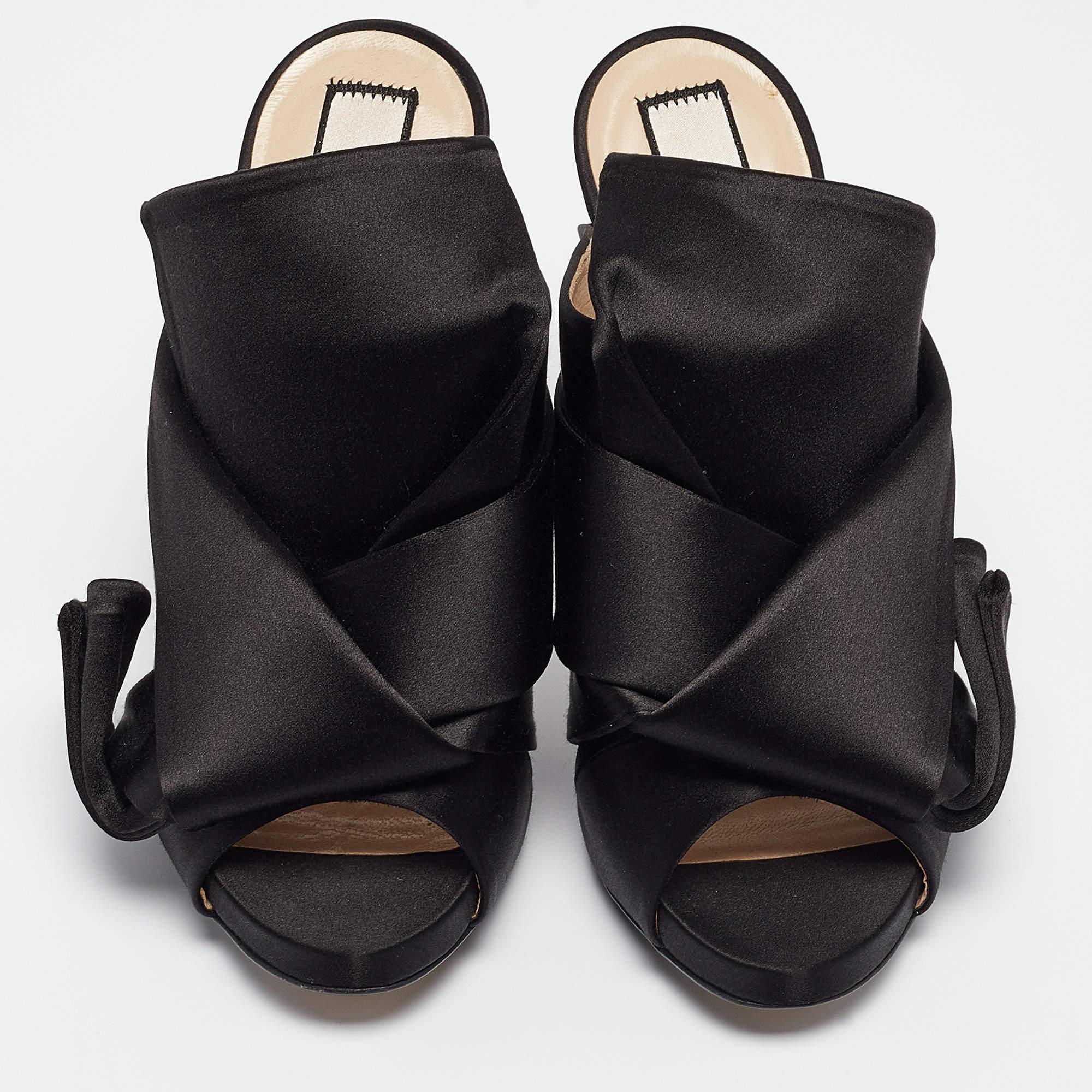 N°21 Olive Noir Satin Raso Knot Slides plates Taille 36.5 Excellent état à Dubai, Al Qouz 2