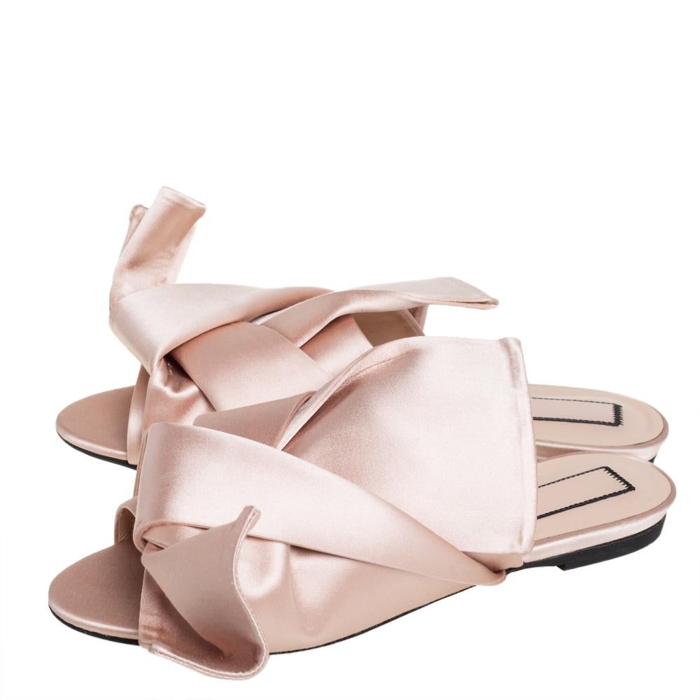 N21 Pink Satin Knot Flat Mules Size 40 In Good Condition In Dubai, Al Qouz 2