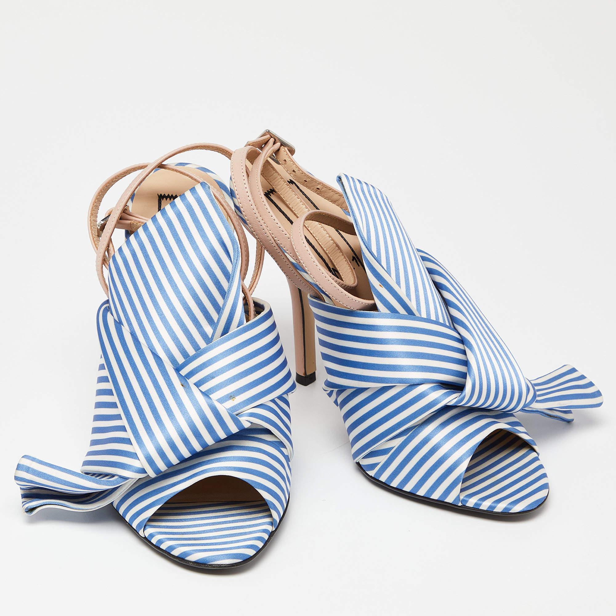N°21 Sandales à lanières nouées en cuir et satin rayé tricolore Taille 37.5 Bon état - En vente à Dubai, Al Qouz 2