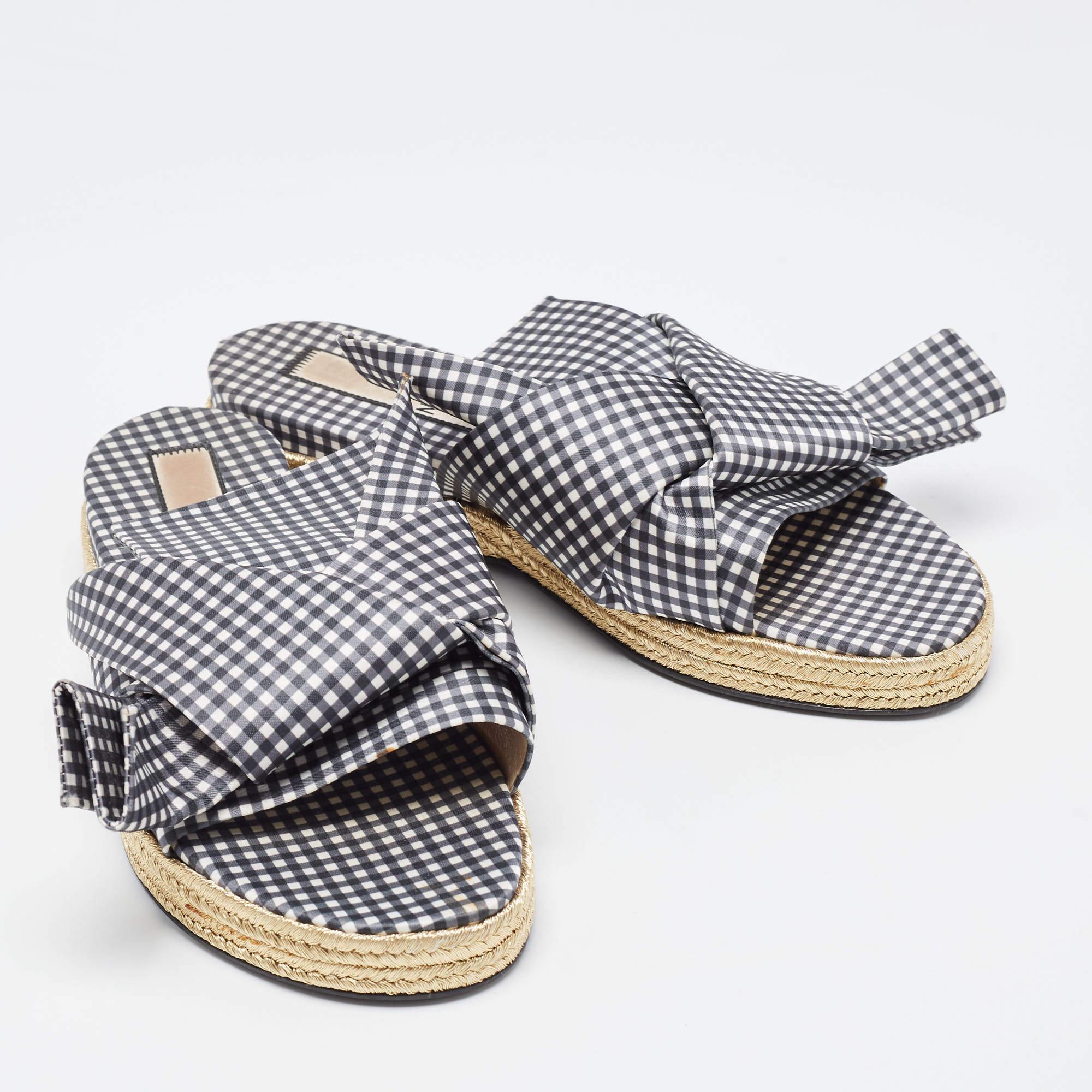 N°21 Blanc/Noir Tissu Nœud Slide Flats Taille 41 Bon état - En vente à Dubai, Al Qouz 2