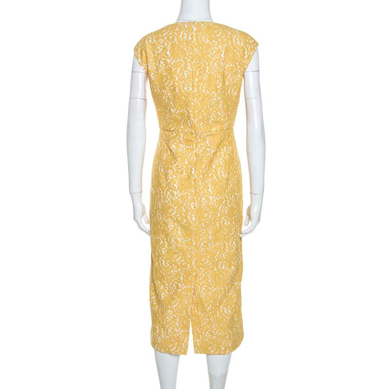 Classy and subtle, this midi-length dress by N21 is a must add to your formal wardrobe. Ideal for the workplace as well as any formal event, this sleeveless lace sheath dress is versatile in its purpose. The cotton blend material makes it