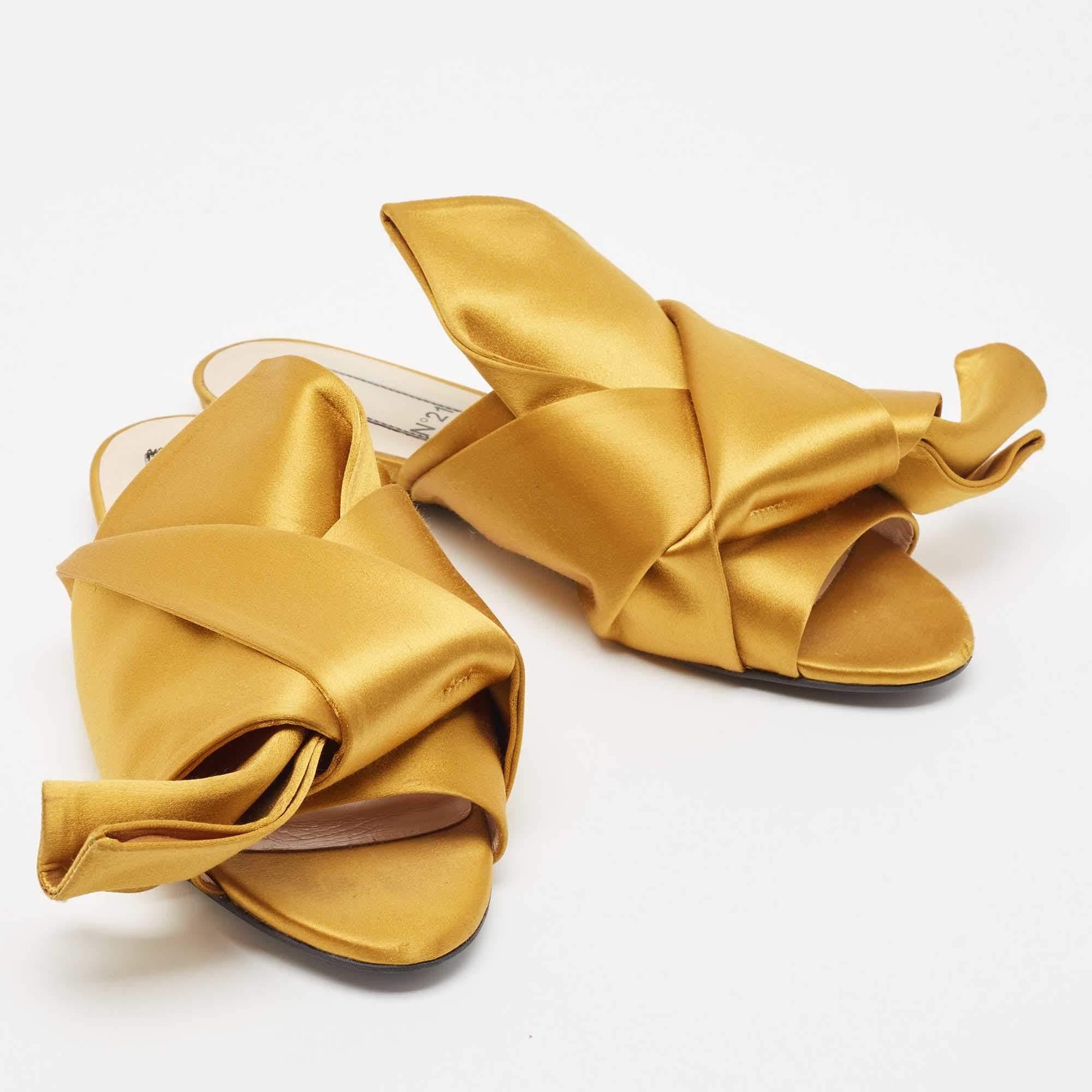 N°21 Satin jaune nœud Raso Slides plates Taille 37 Bon état - En vente à Dubai, Al Qouz 2