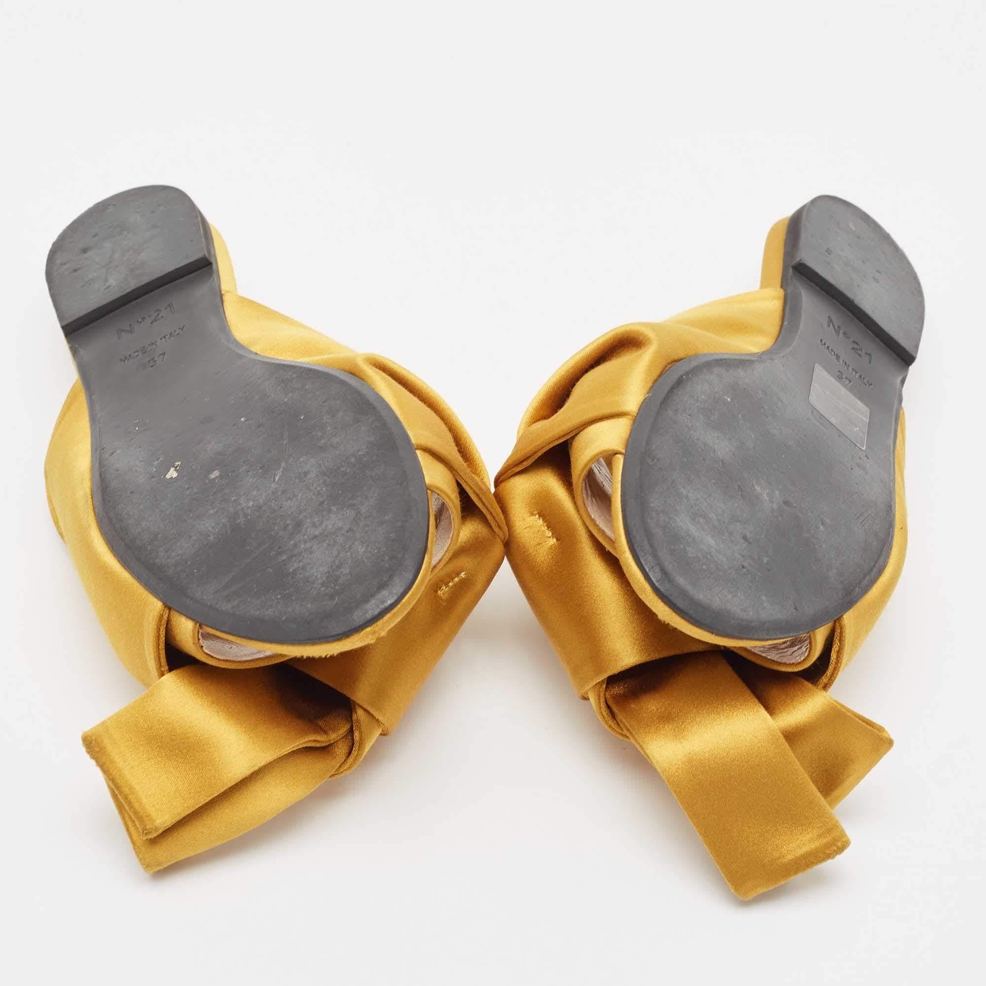 N°21 Satin jaune nœud Raso Slides plates Taille 37 en vente 1