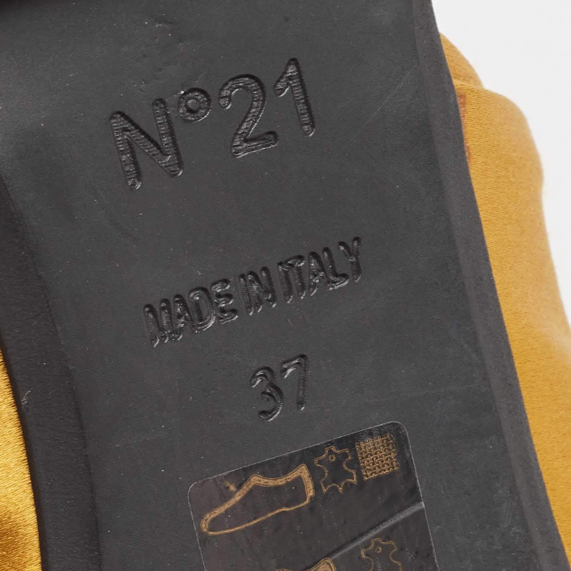 N°21 Satin jaune nœud Raso Slides plates Taille 37 en vente 2