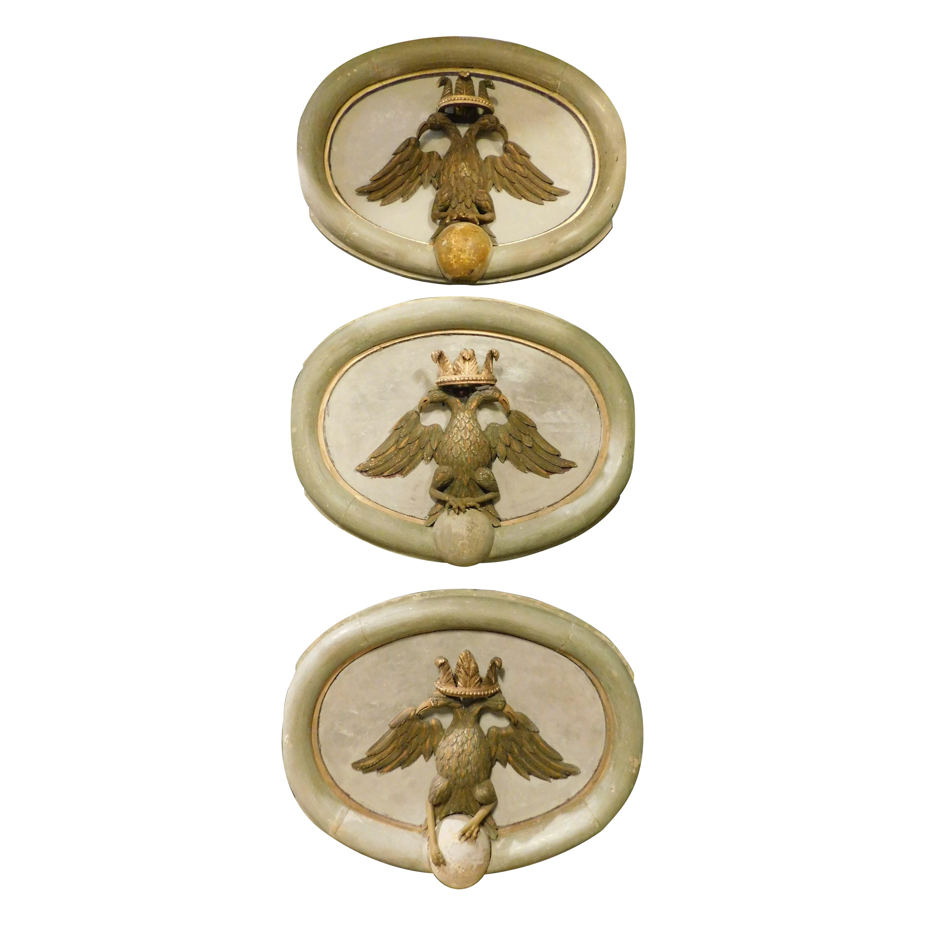 N.3 über Tür-Skulptur aus geschnitztem und lackiertem Holz, Piedmont, Italien im Angebot