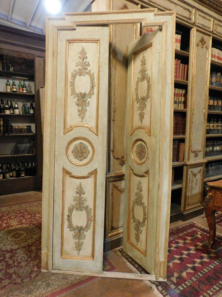 n.3 puertas de madera ricamente pintadas con detalles dorados, completas con marco, Italia Italiano en venta