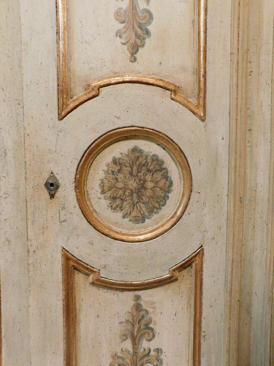 n.3 puertas de madera ricamente pintadas con detalles dorados, completas con marco, Italia en venta 1