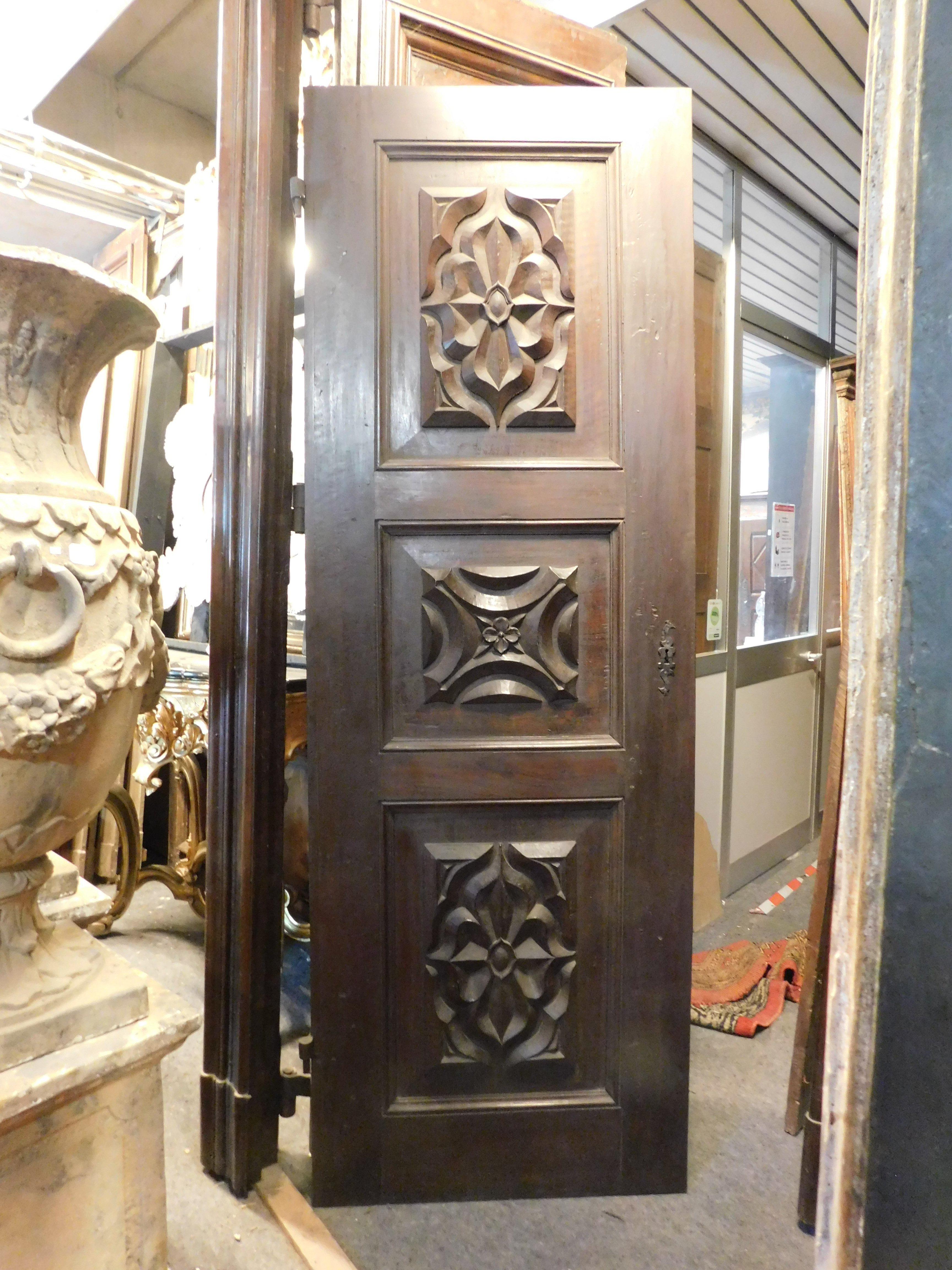 Hand-Carved N.4 atique walnut doors, richly hand-carved, Italy For Sale