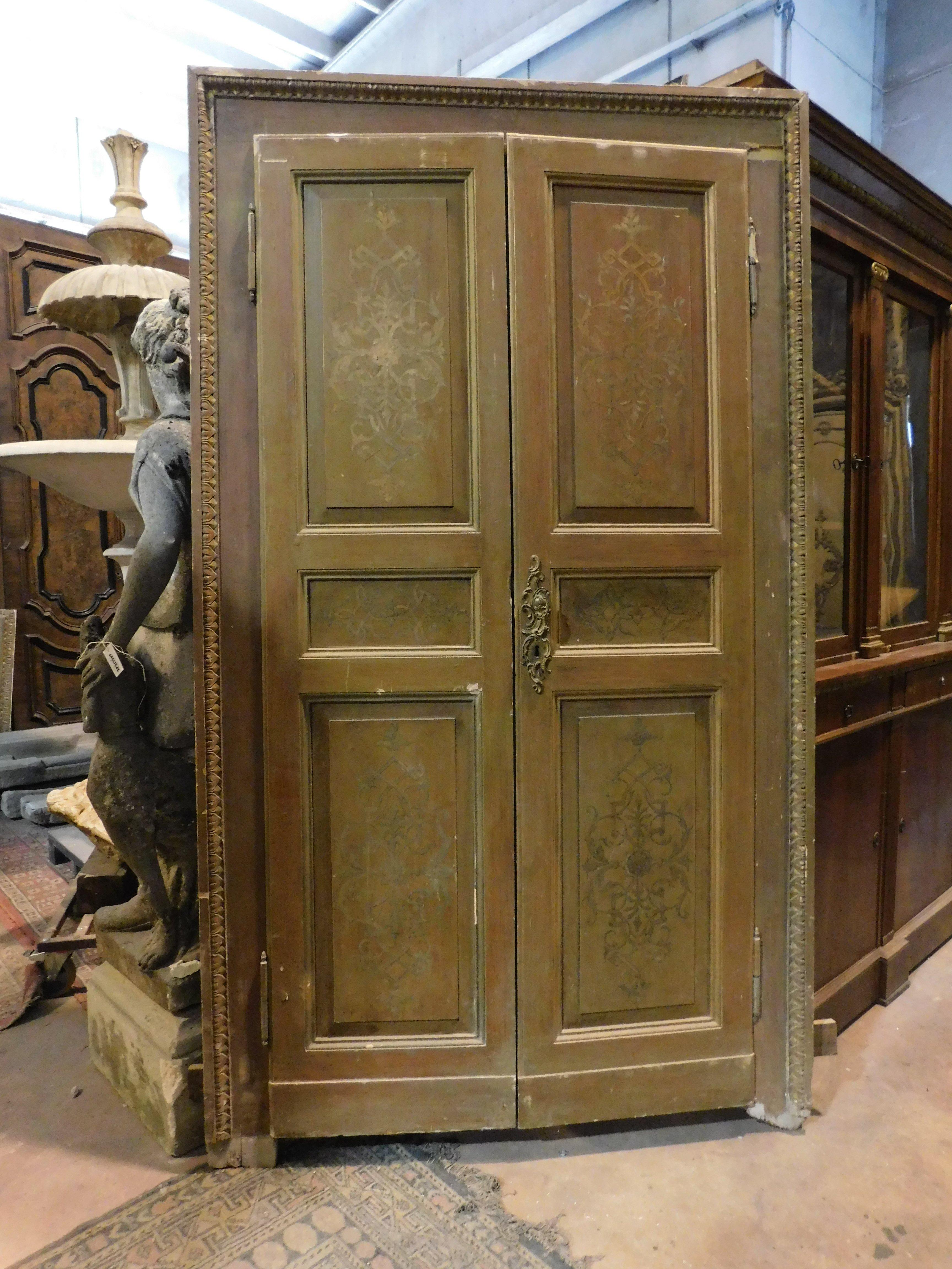 Doppeltüren n.4 mit Rahmen, lackiert und geschnitzt, spätes 19. Jahrhundert Italien (Handgeschnitzt) im Angebot