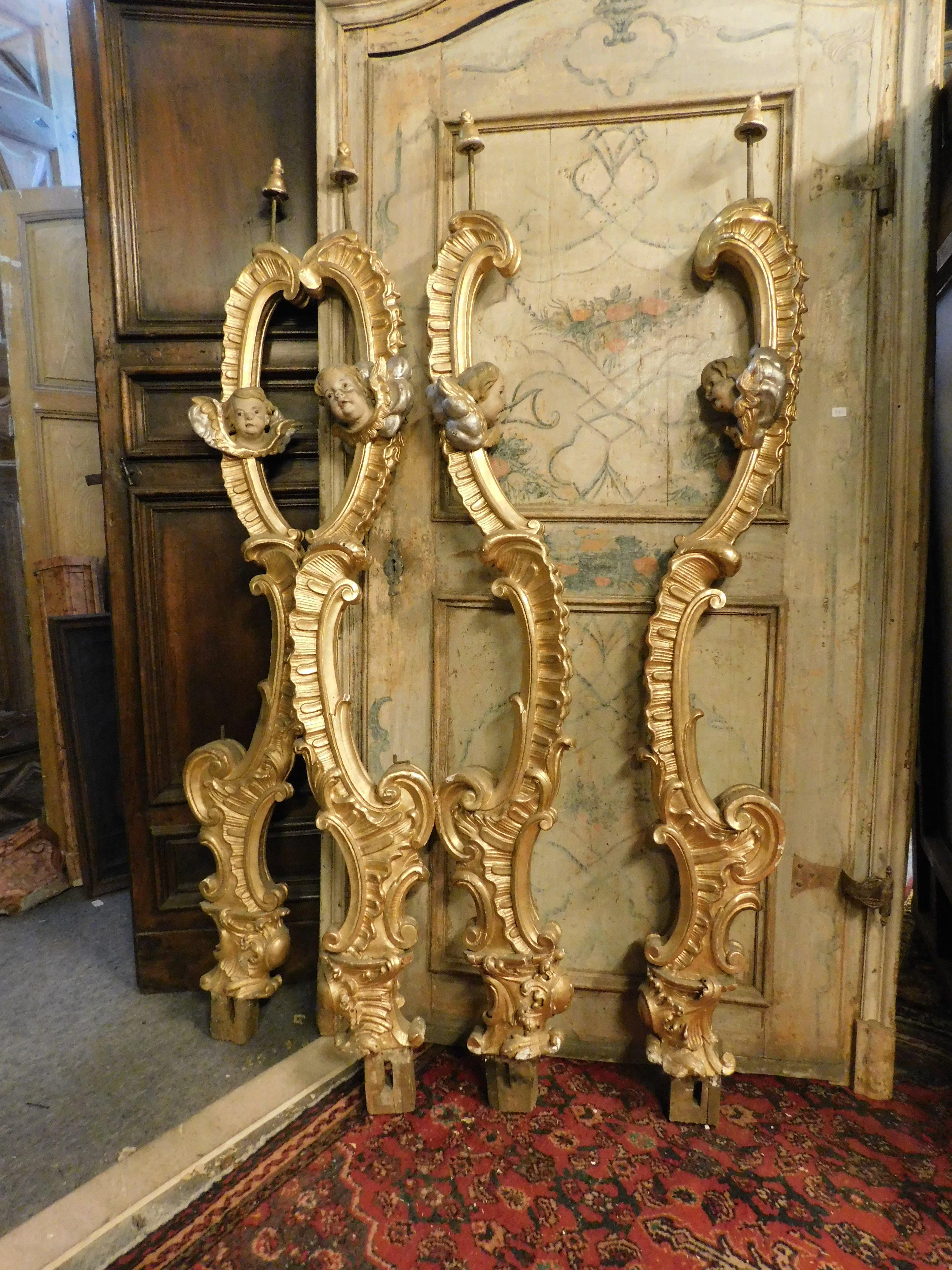 set of 4 ancient pilaster columns, richly hand-sculpted with painted and gilded cherubs, with canopy attachment, probably coming from a church in Italy from the 18th century.
Original and beautiful historical artefacts of high antiques, incredible