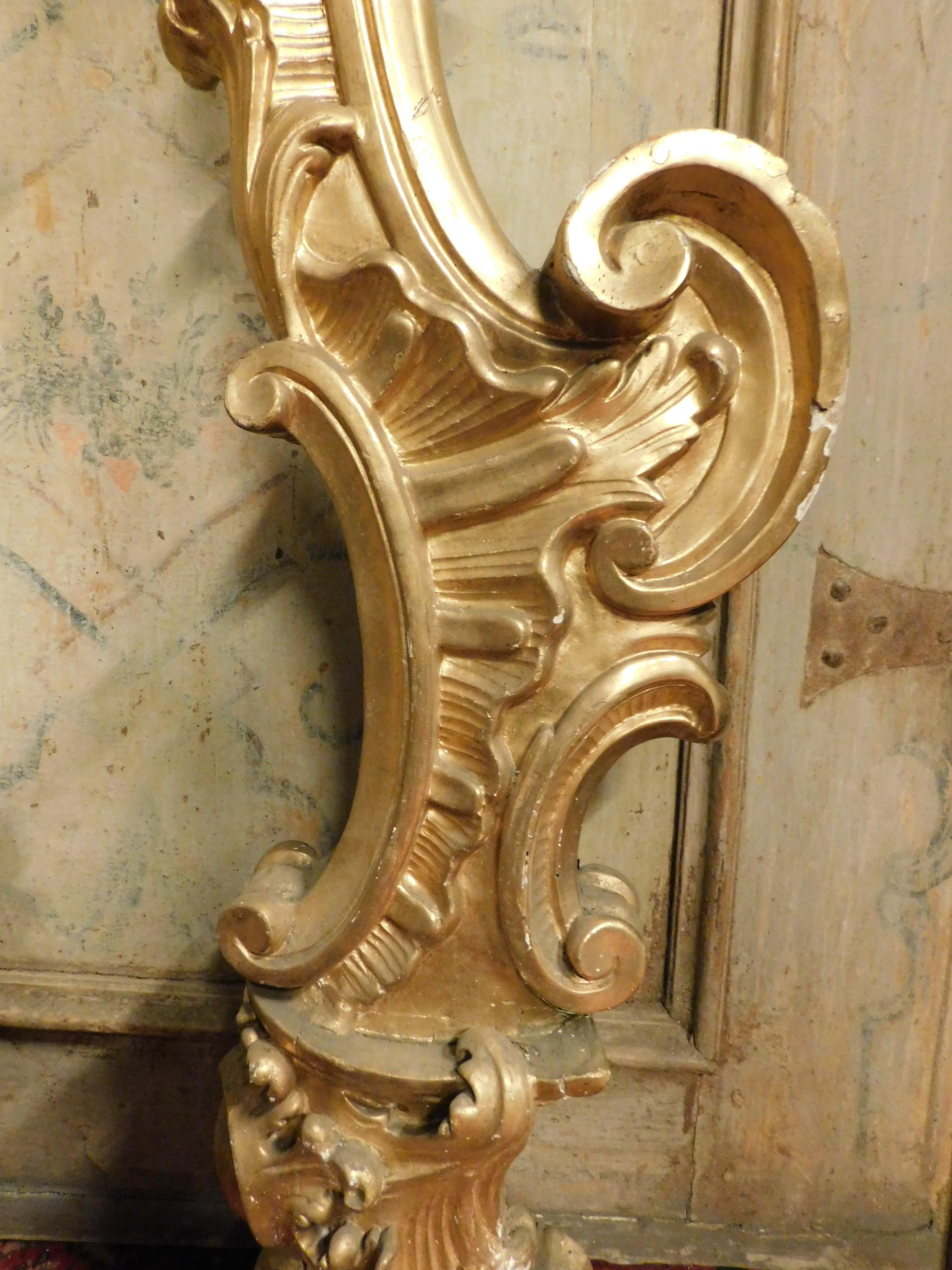 n.4 pilaster columns with cherubs, carved and gilded, Italy 1