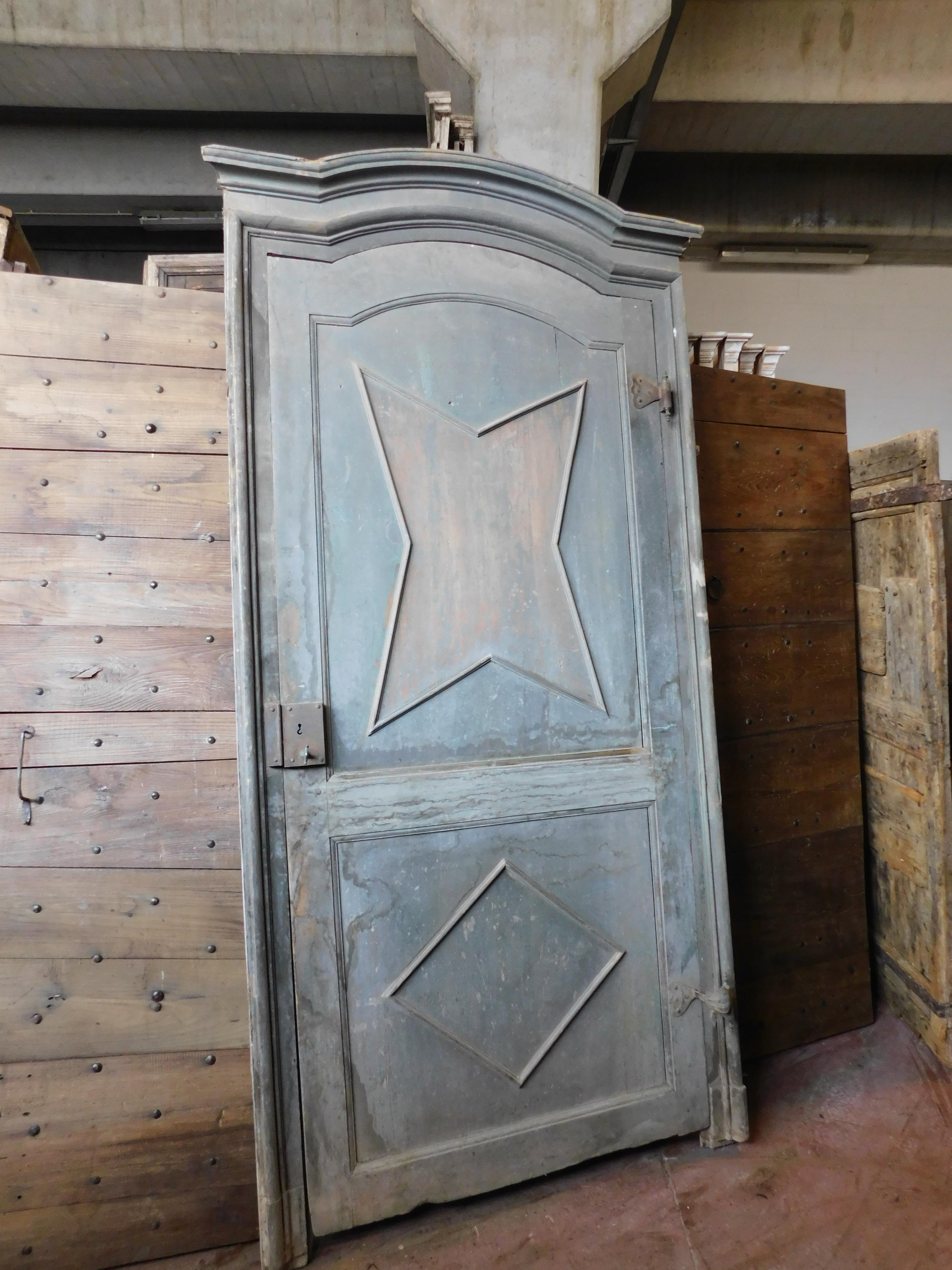 N.5 Antique Blue Lacquered Doors, with Frame and Star Decoration, Italy, 1700 In Good Condition For Sale In Cuneo, Italy (CN)