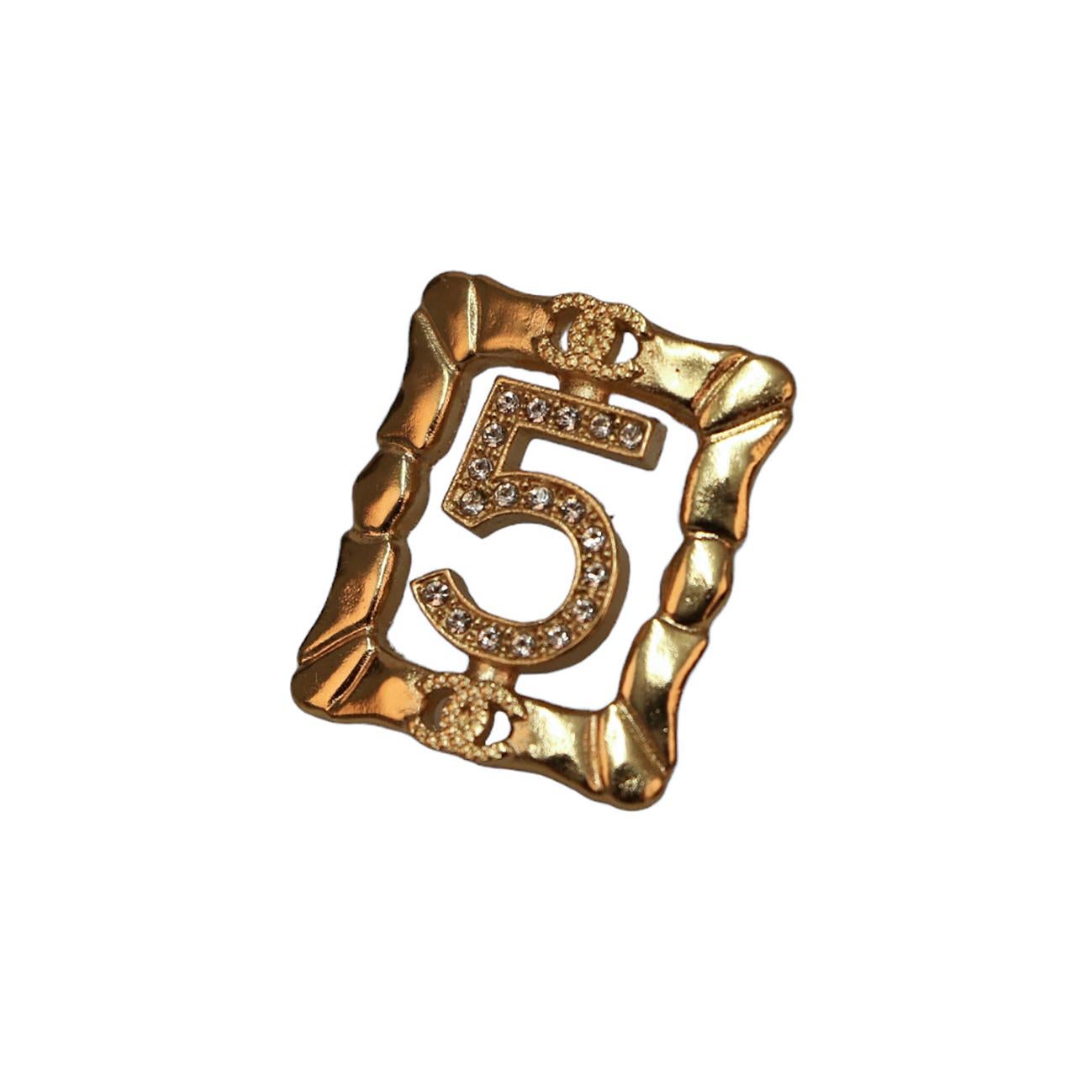 N°5 Chanel Earrings In Excellent Condition For Sale In Paris, FR