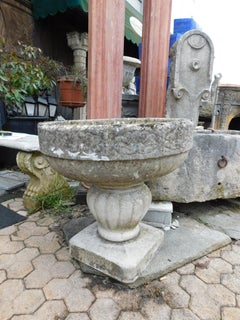 N.3 alte Vintage-Gartenvasen aus Zement mit skulpturalen Blumen,900 Italien