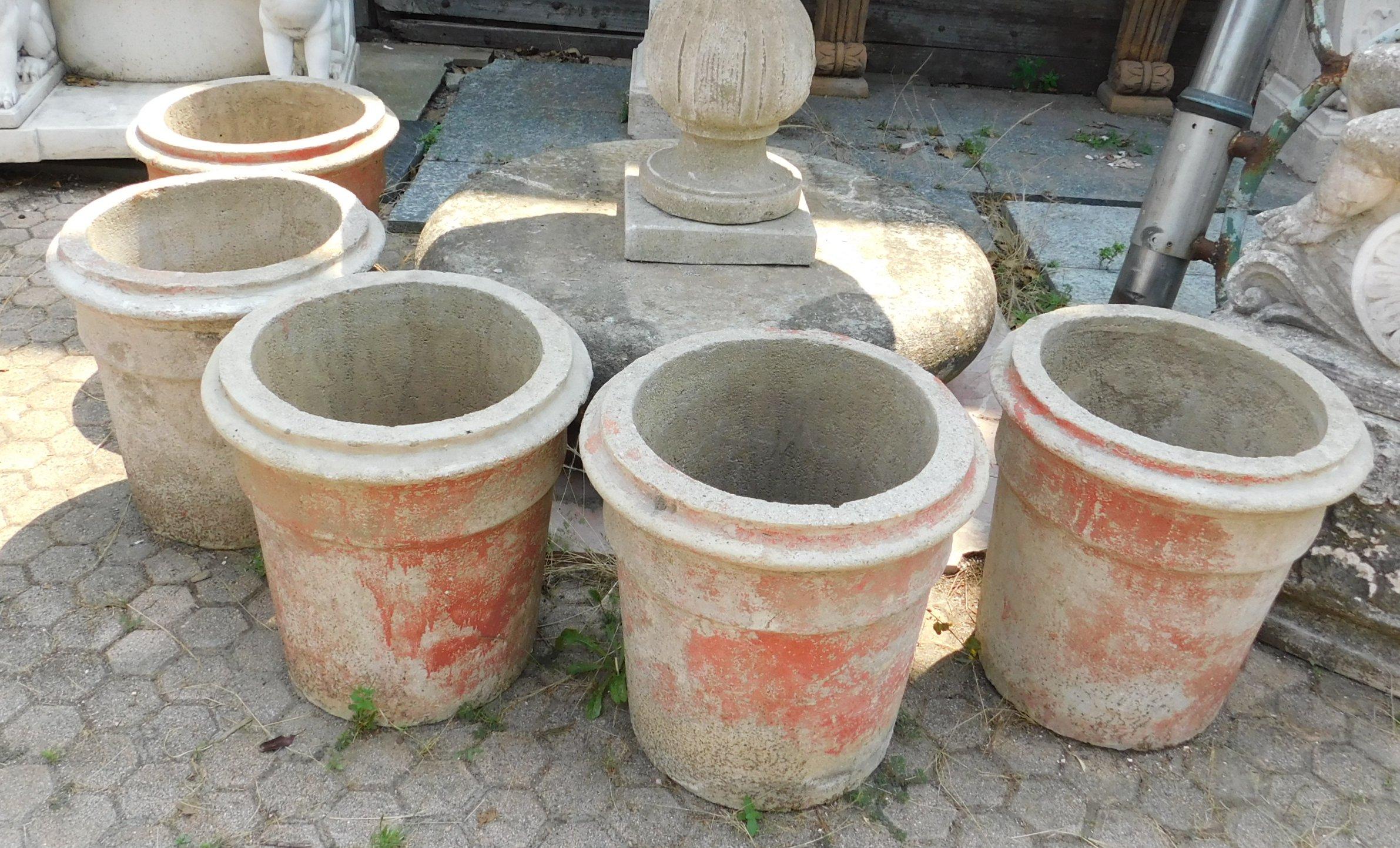 Set of n. 5 vintage vases in patinated concrete, art Decò, handmade in the early 1900s, in Italy.
Stunning in their simplicity, beautiful in sets, for use in gardens, covered patios or interior gardens.
They measure 50 x H 50 cm.