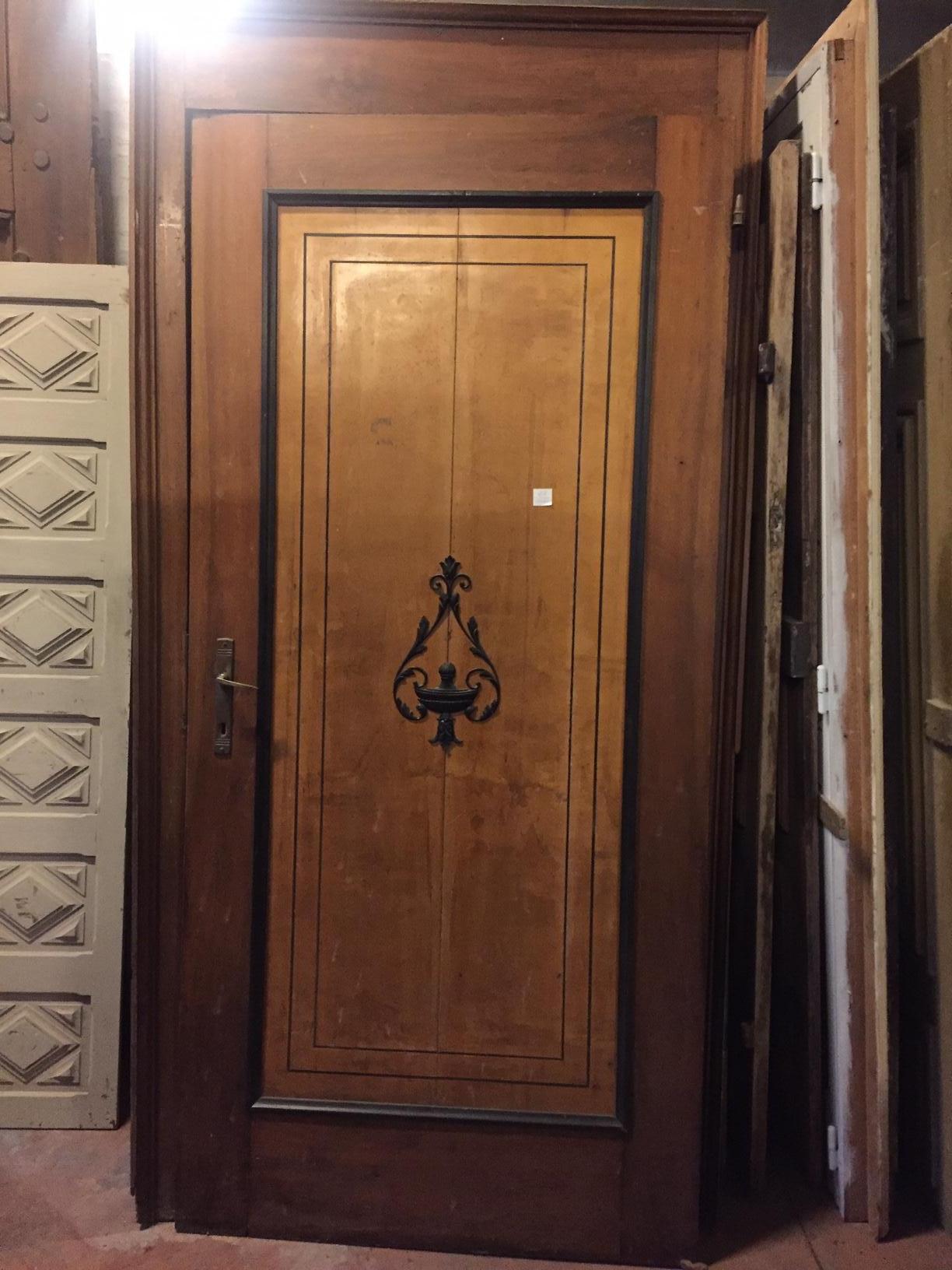 Antique walnut and maple door with frame.
N.8 of the same old wooden doors in different colors, they are 8 unobtainable in excellent condition with original irons and frames, complete and ready to be assembled '900 Italy