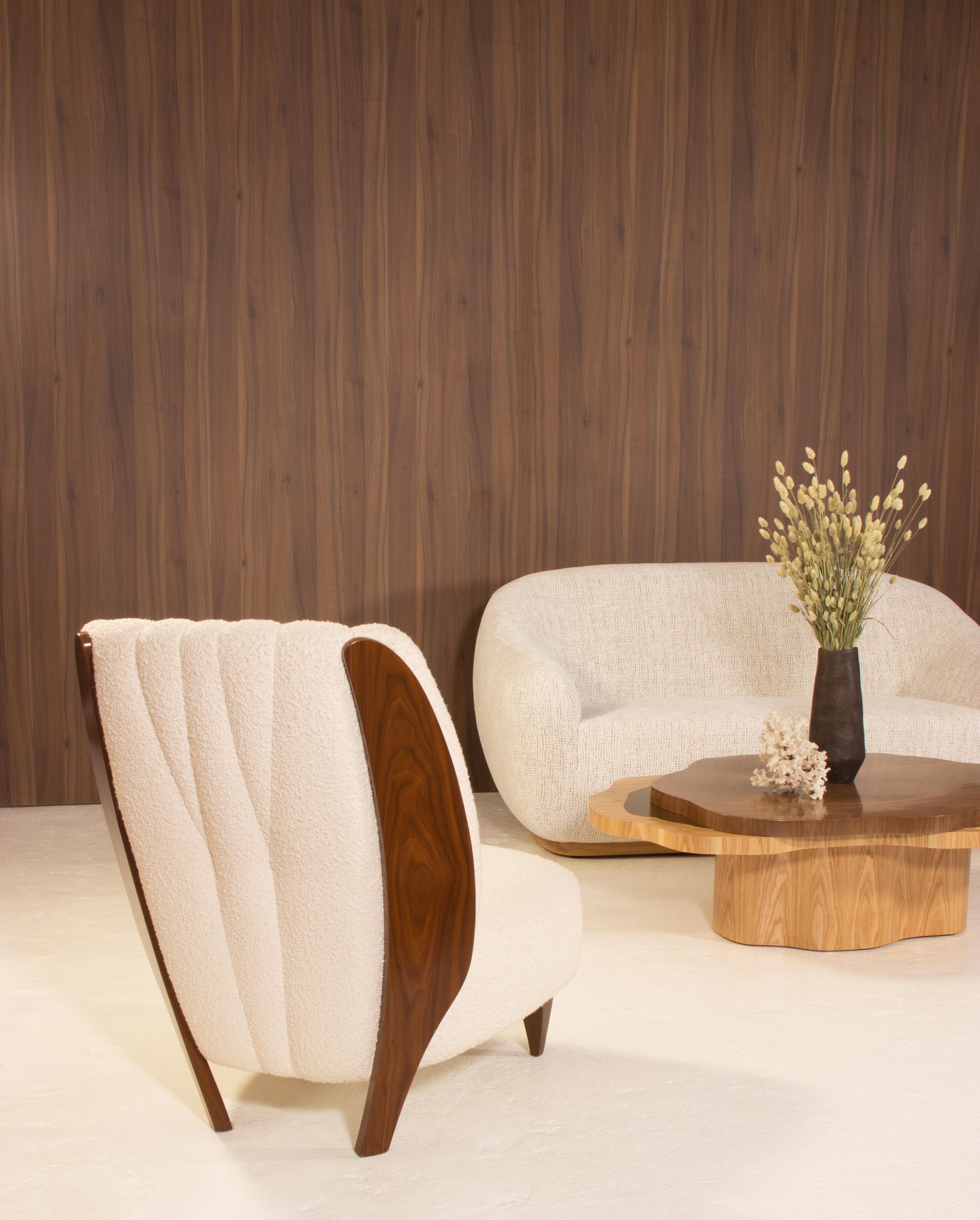 Sillón Na Pali, Bouclé y Nogal, InsidherLand by Joana Santos Barbosa Carpintería en venta